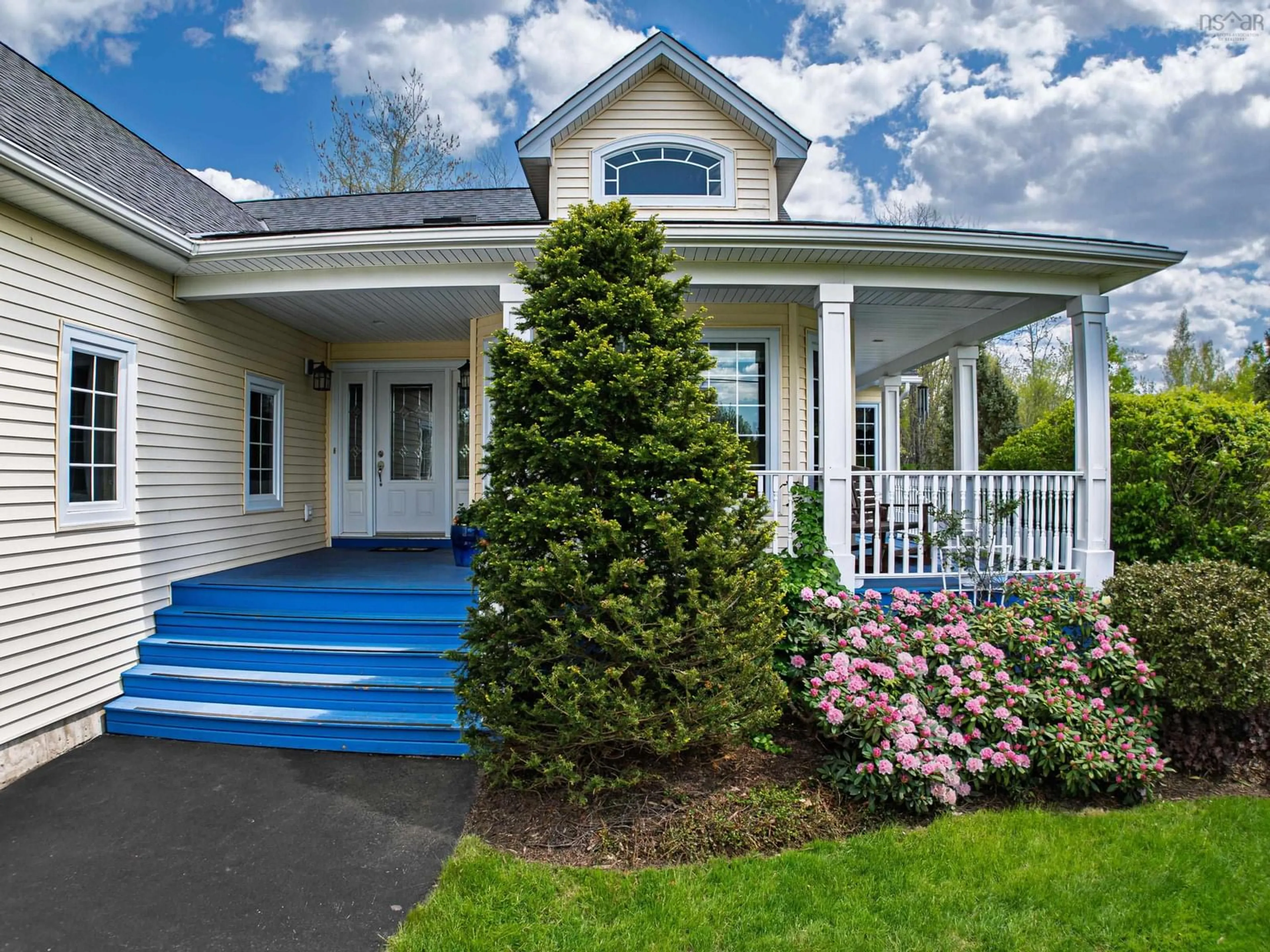 Home with vinyl exterior material, street for 20 Acorn Ave, Lantz Nova Scotia B2S 1Y4