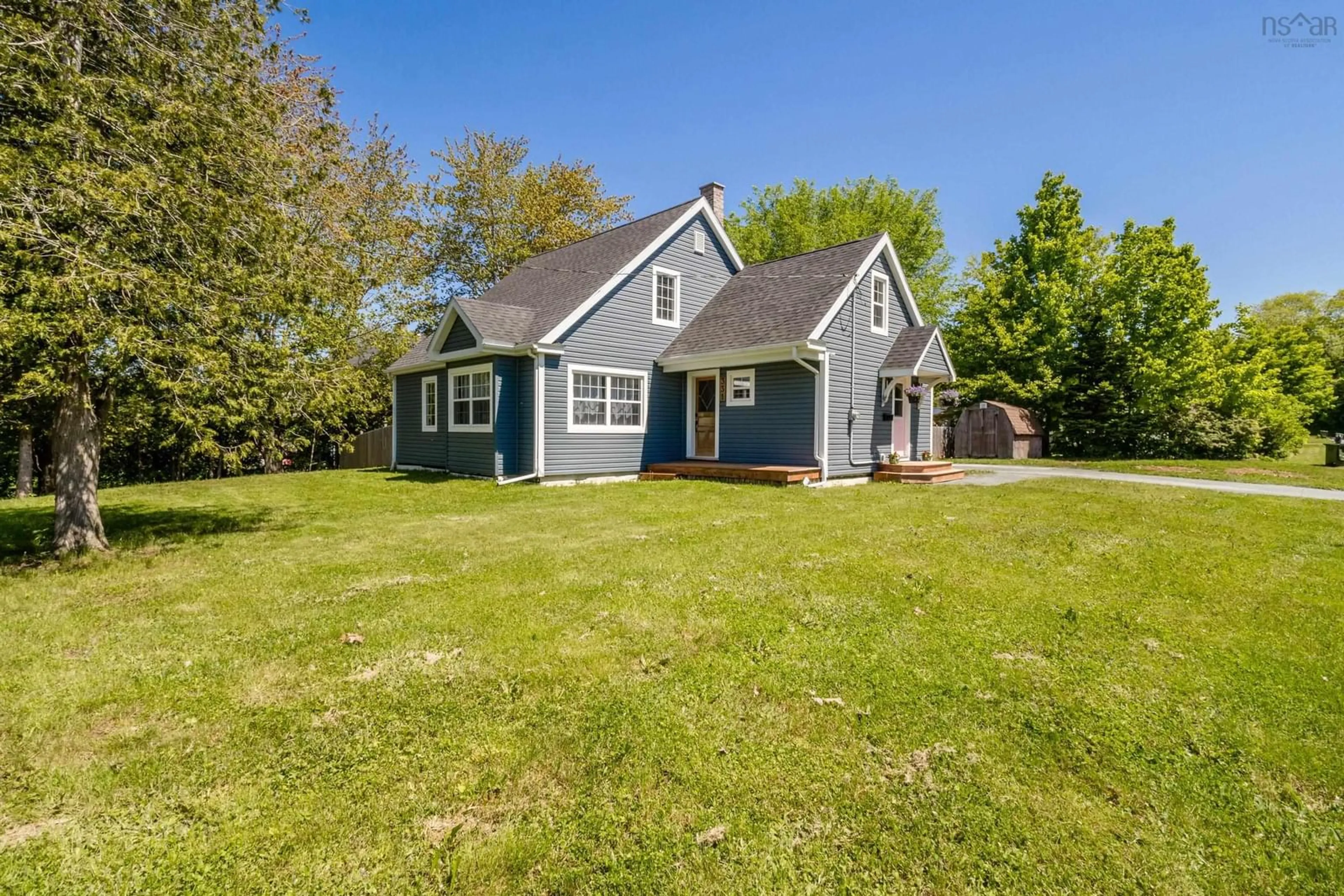 A pic from outside/outdoor area/front of a property/back of a property/a pic from drone, unknown for 331 Bridge St, Kentville Nova Scotia B4N 2G6