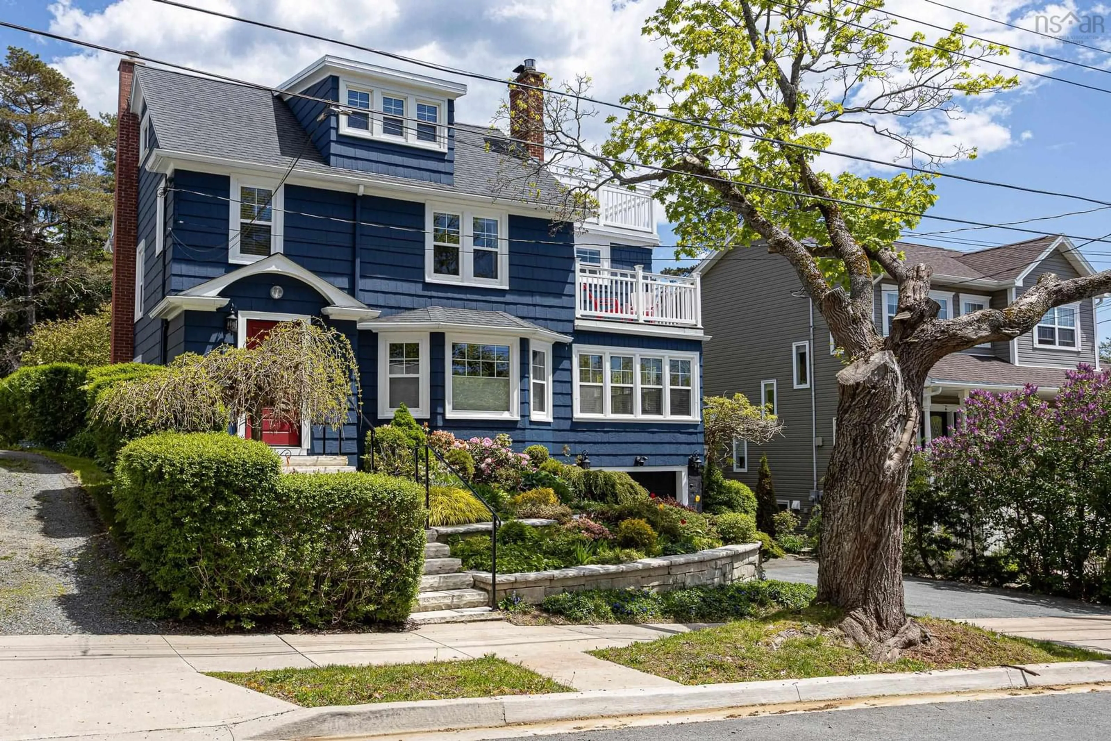 Home with vinyl exterior material, street for 1127 Dalhousie St, Halifax Nova Scotia B3H 3W5