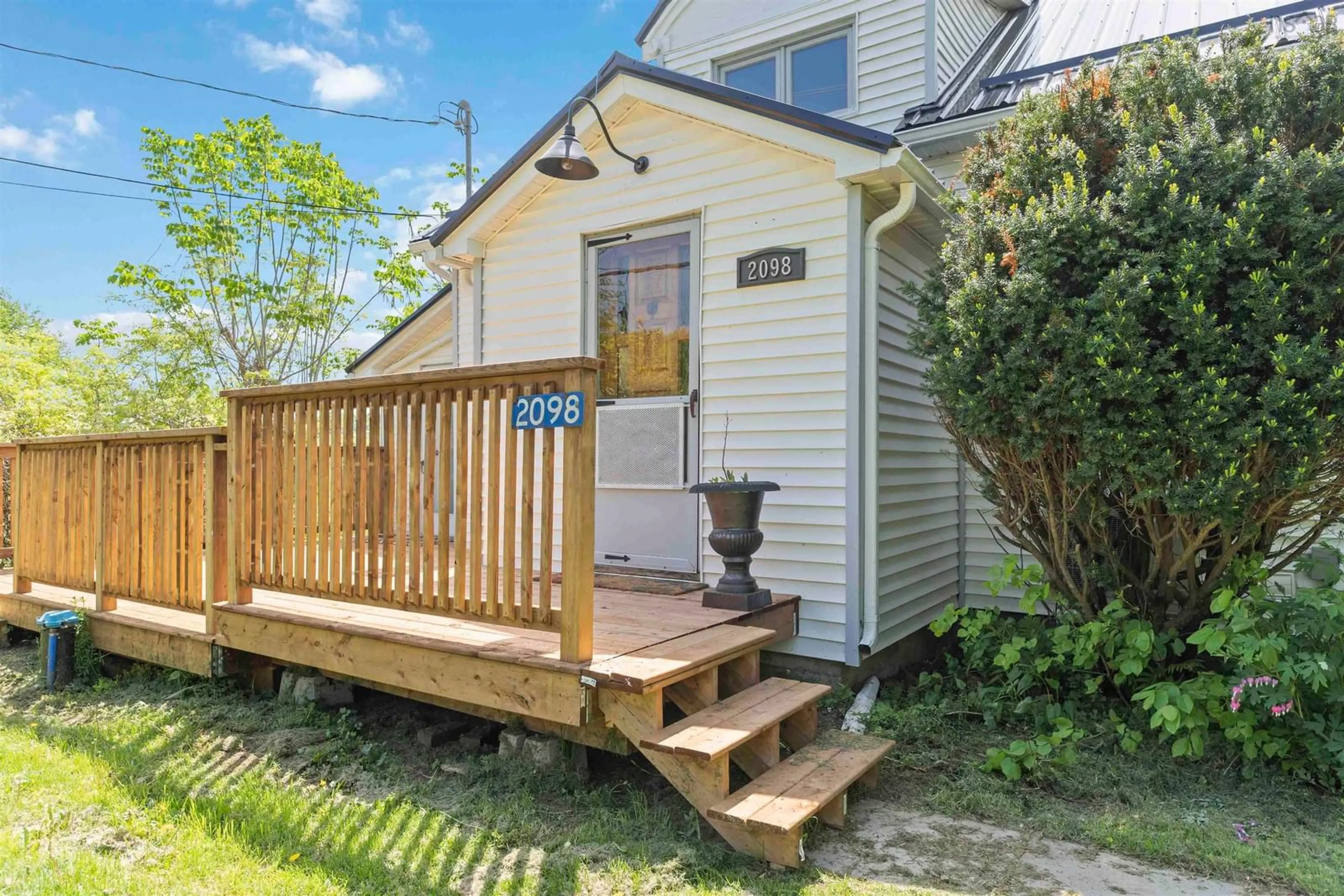 Patio, street for 2098 White Rock Rd, Gaspereau Nova Scotia B4P 2R1