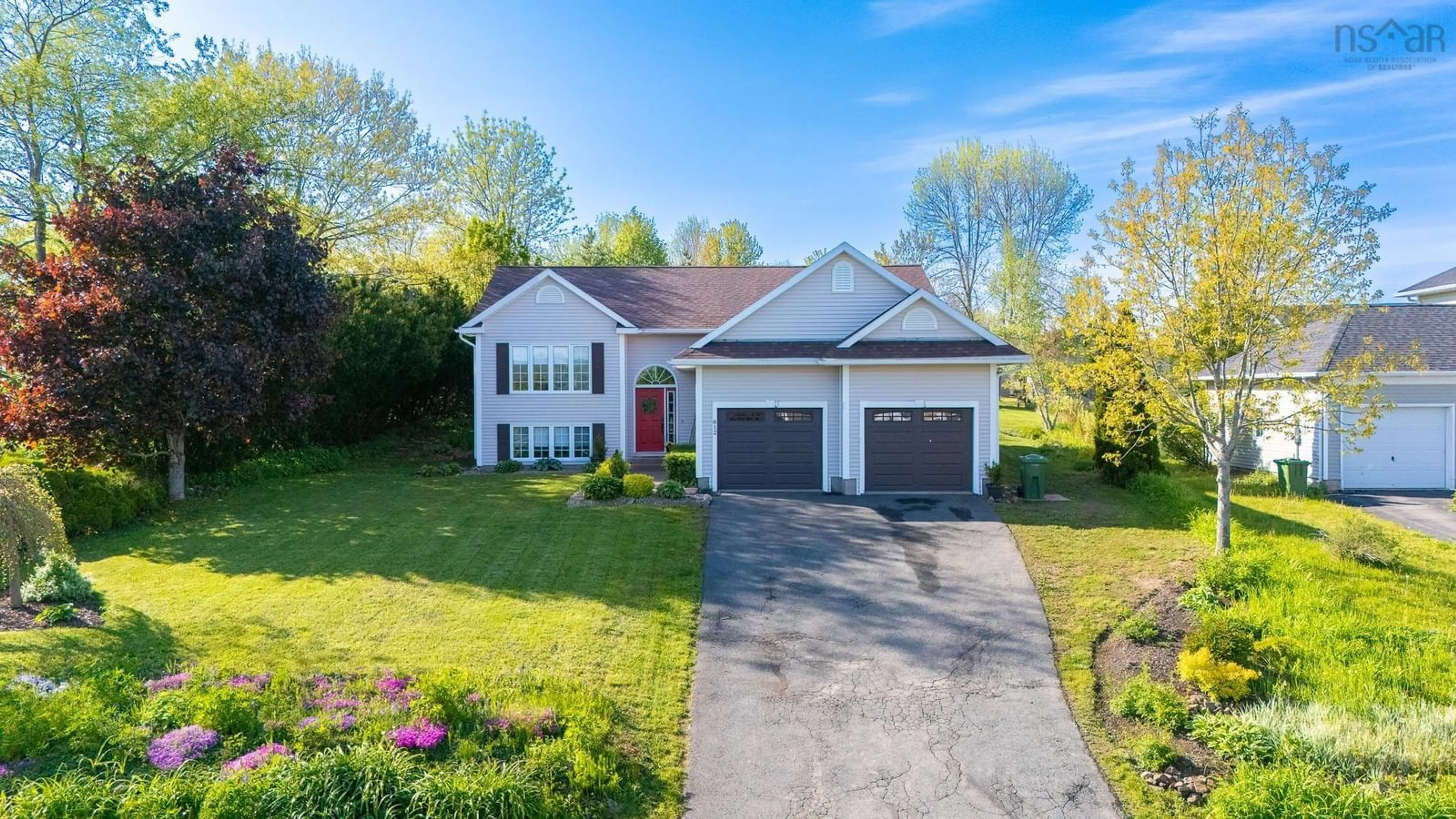 Home with vinyl exterior material, street for 812 Summerfield Crt, North Kentville Nova Scotia B4N 5J4