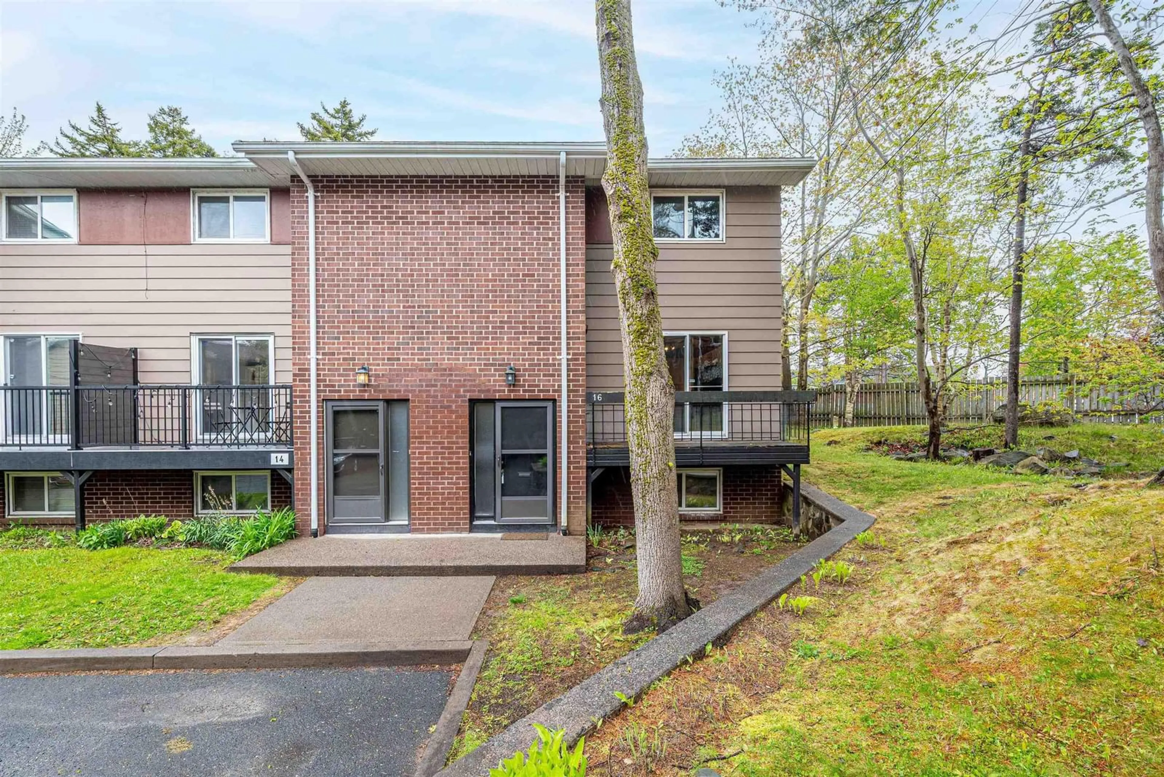 Patio, street for 16 Stoneybrook Crt, Clayton Park Nova Scotia B3M 3L1