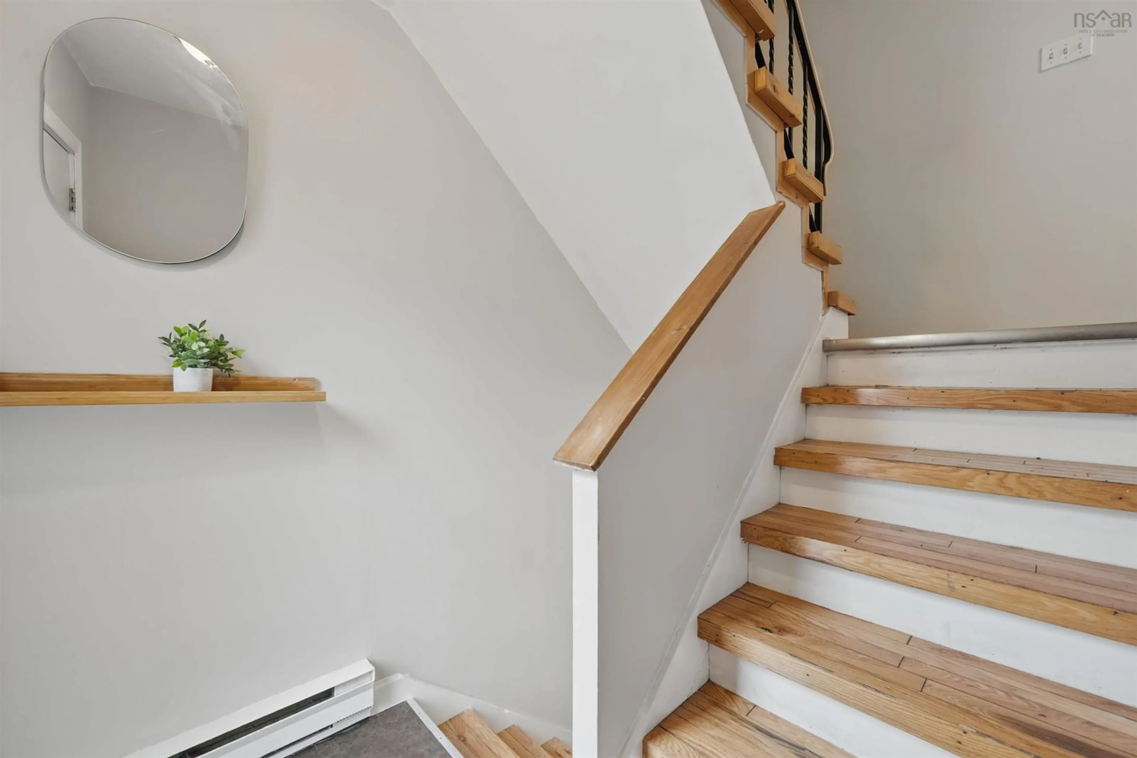 Stairs for 16 Stoneybrook Crt, Clayton Park Nova Scotia B3M 3L1