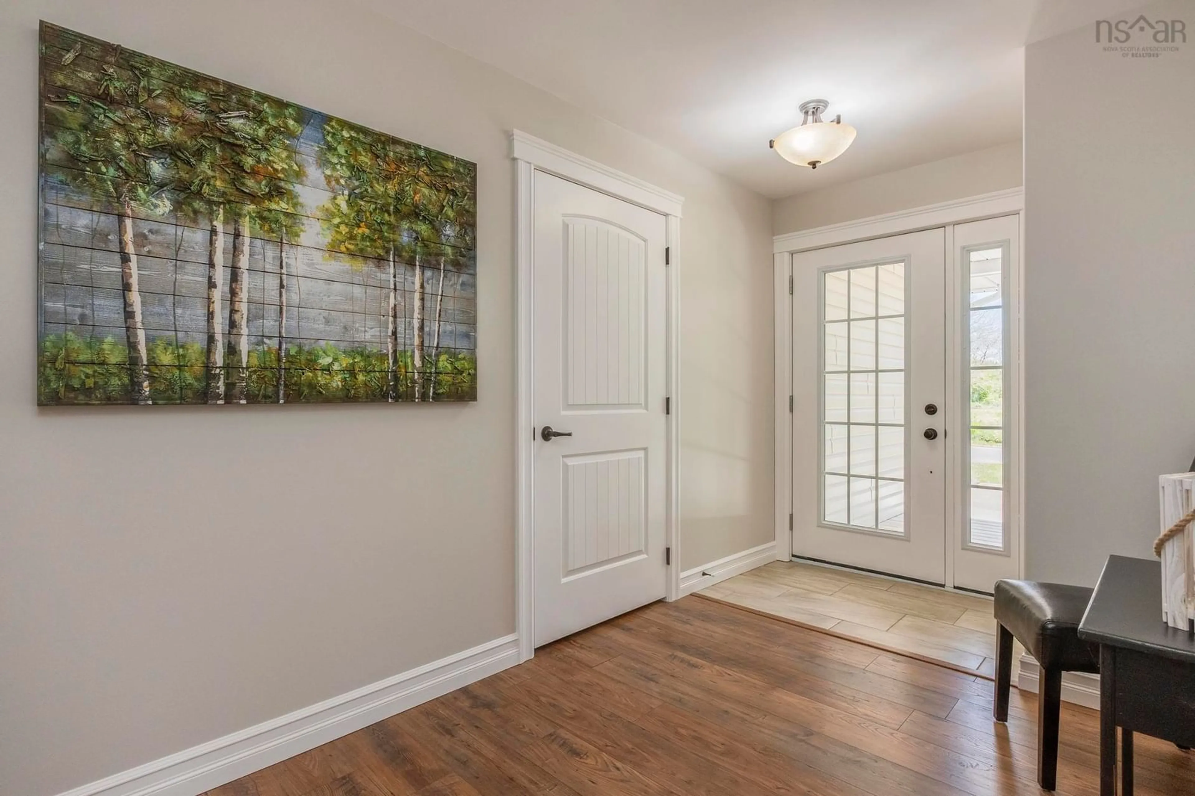 Indoor entryway for 1723 Greenwood Rd, Kingston Nova Scotia B0P 1R0