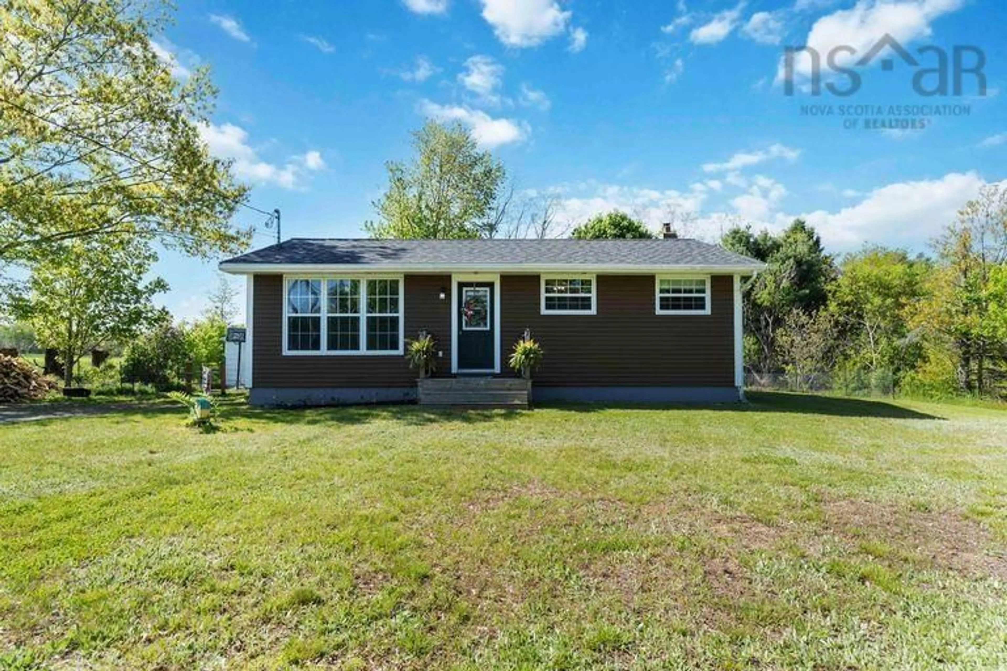 Home with vinyl exterior material, water/lake/river/ocean view for 7130 Brooklyn St, Brooklyn Nova Scotia B4N 3V7