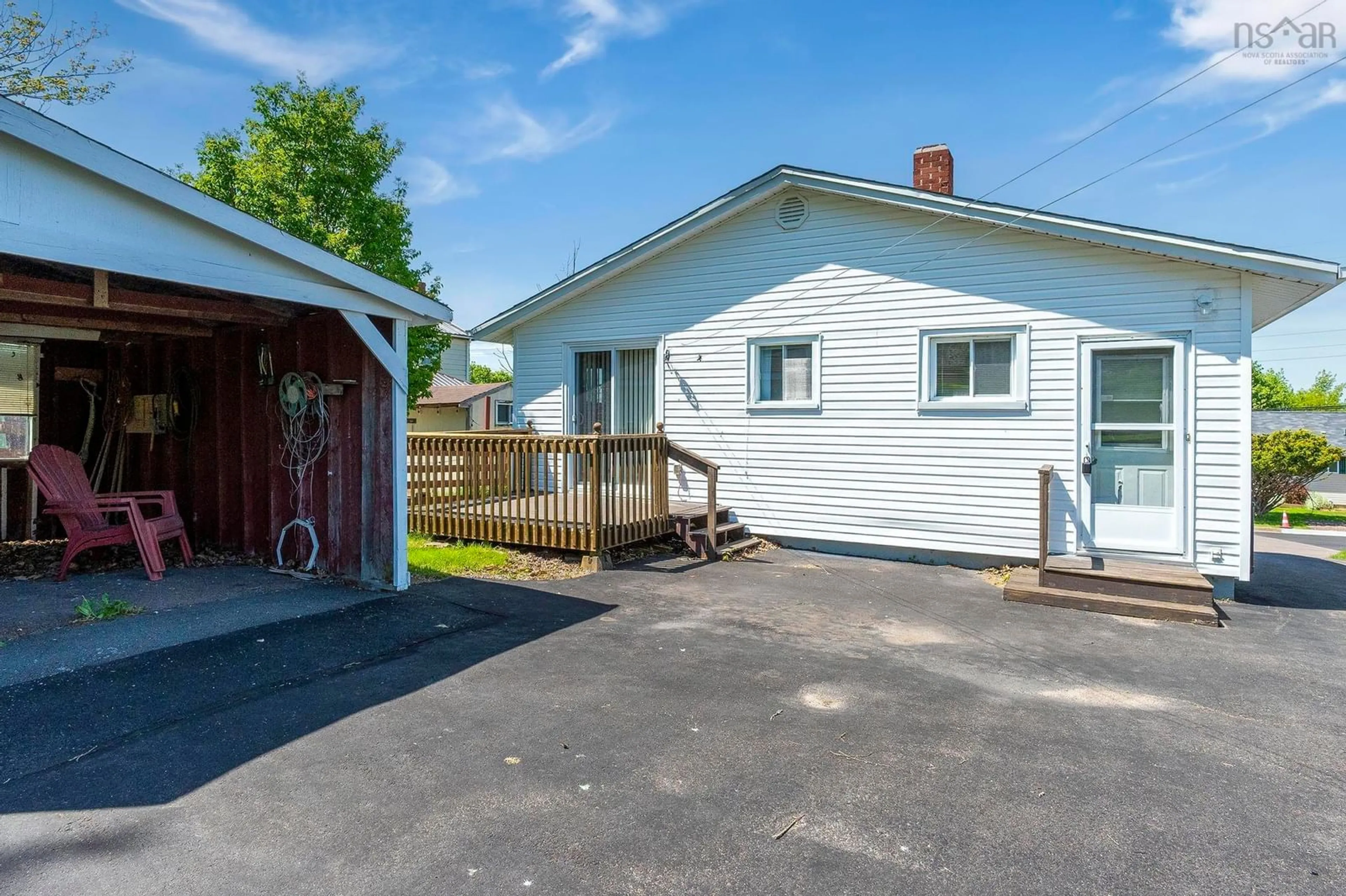 A pic from outside/outdoor area/front of a property/back of a property/a pic from drone, street for 10 Barrow St, Truro Nova Scotia B2N 2M2