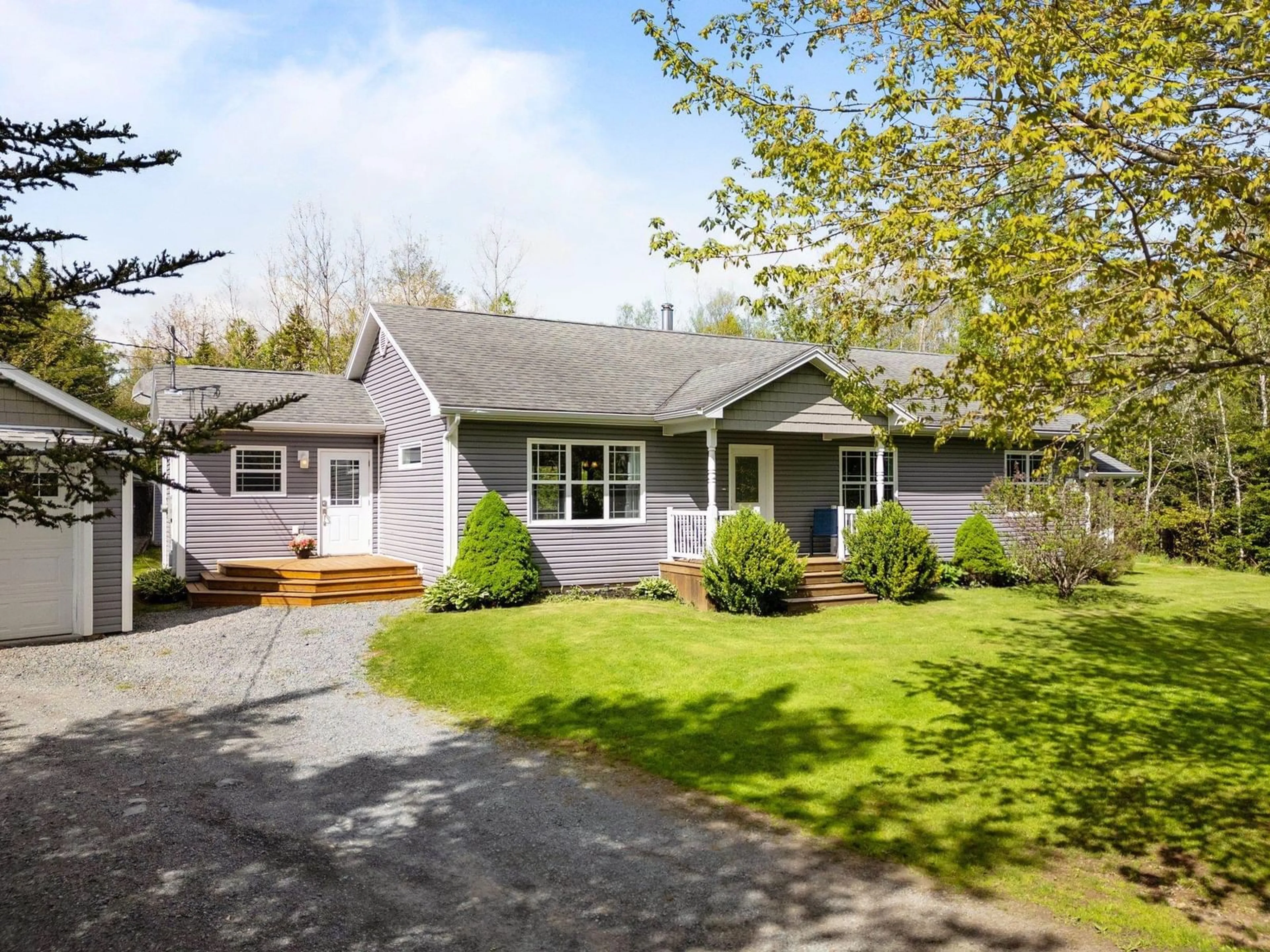 Home with vinyl exterior material, street for 158 Thomas St, Enfield Nova Scotia B3E 1M7