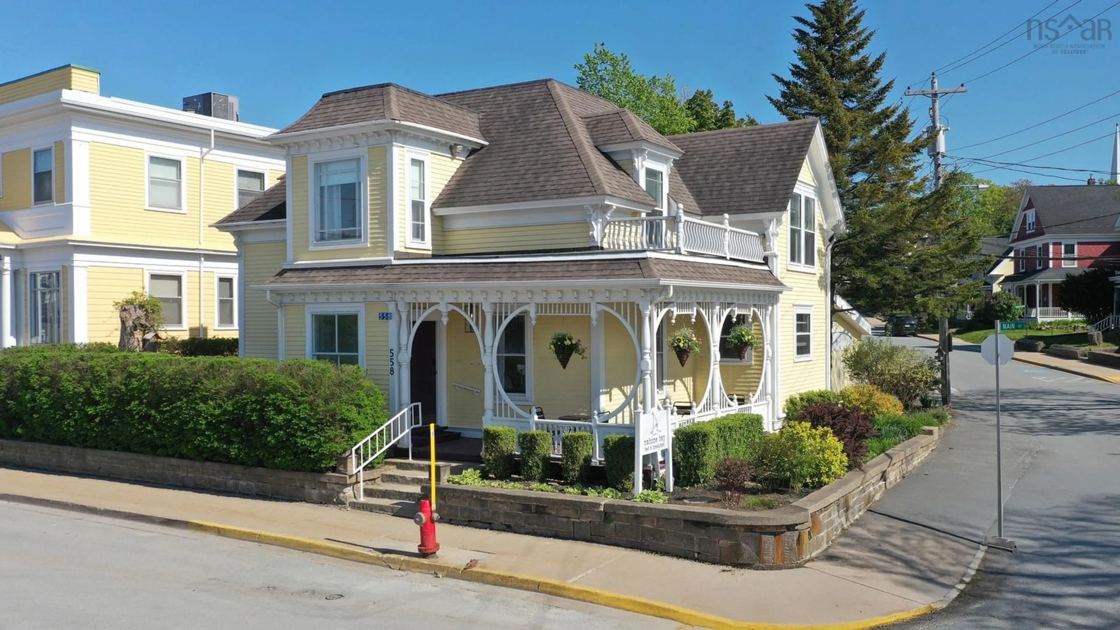 Patio, street for 558 Main St, Mahone Bay Nova Scotia B0J 2E0