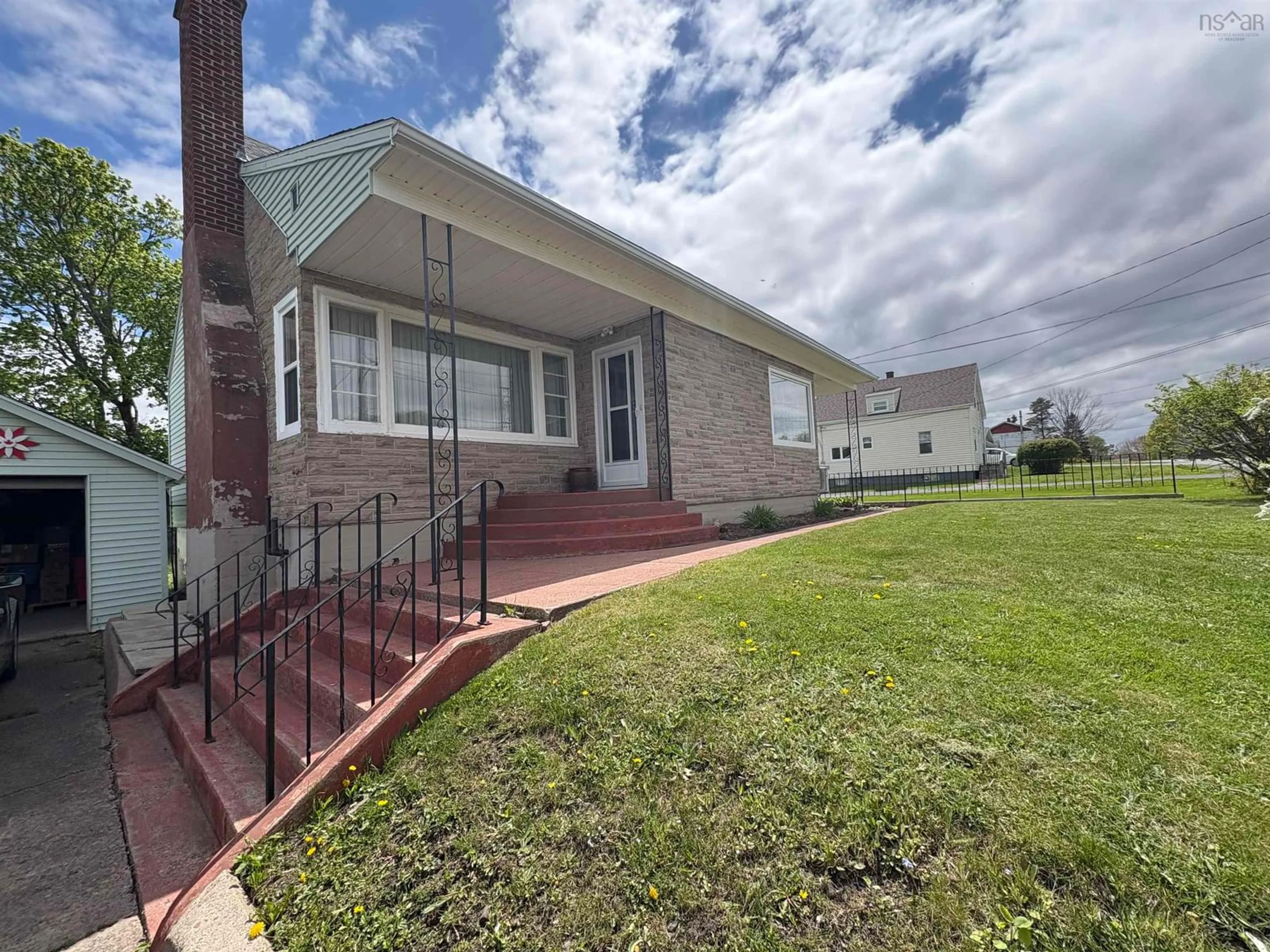 Home with vinyl exterior material, street for 15 High St, Plymouth Nova Scotia B0K 1S0