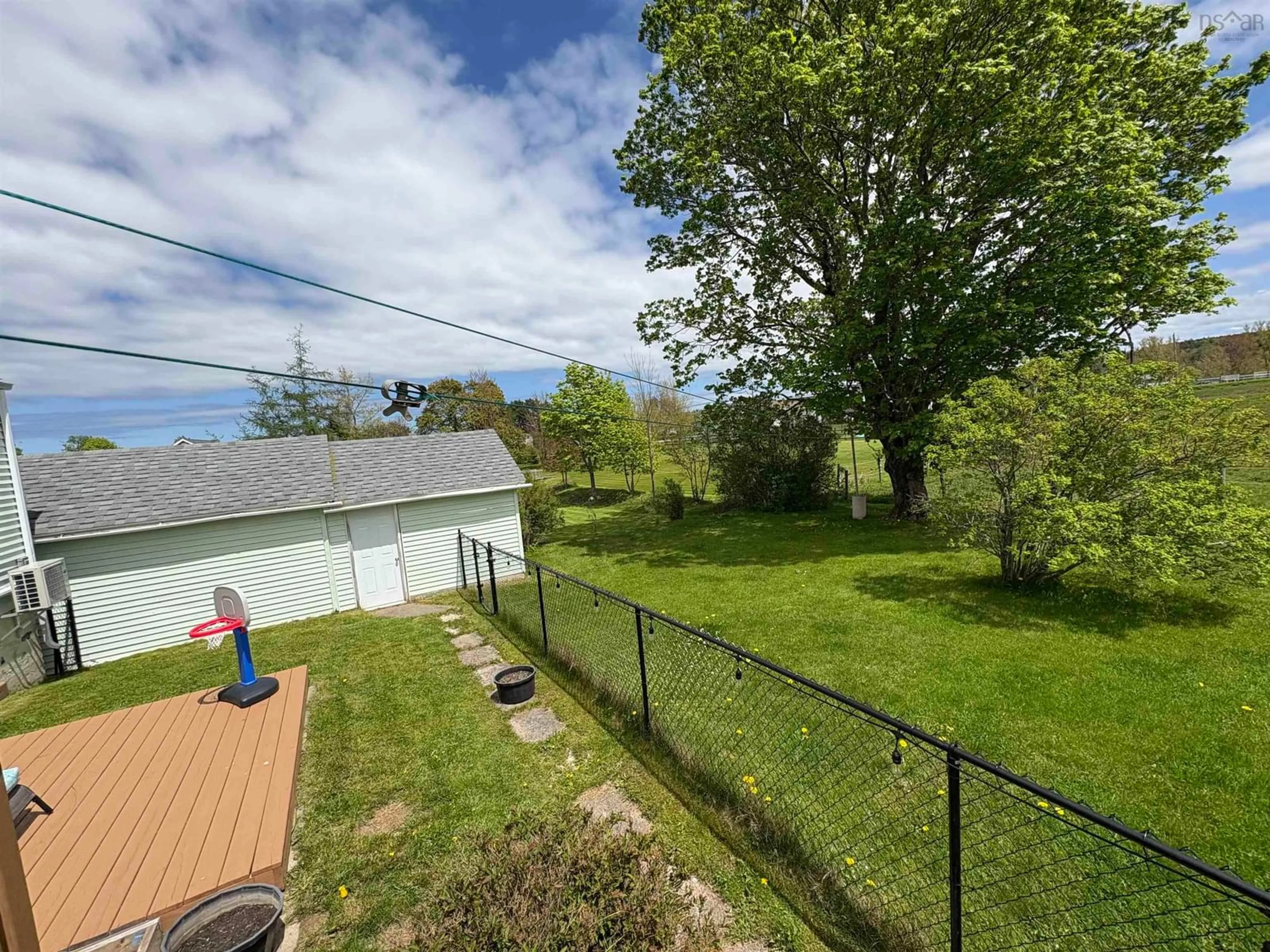 A pic from outside/outdoor area/front of a property/back of a property/a pic from drone, unknown for 15 High St, Plymouth Nova Scotia B0K 1S0