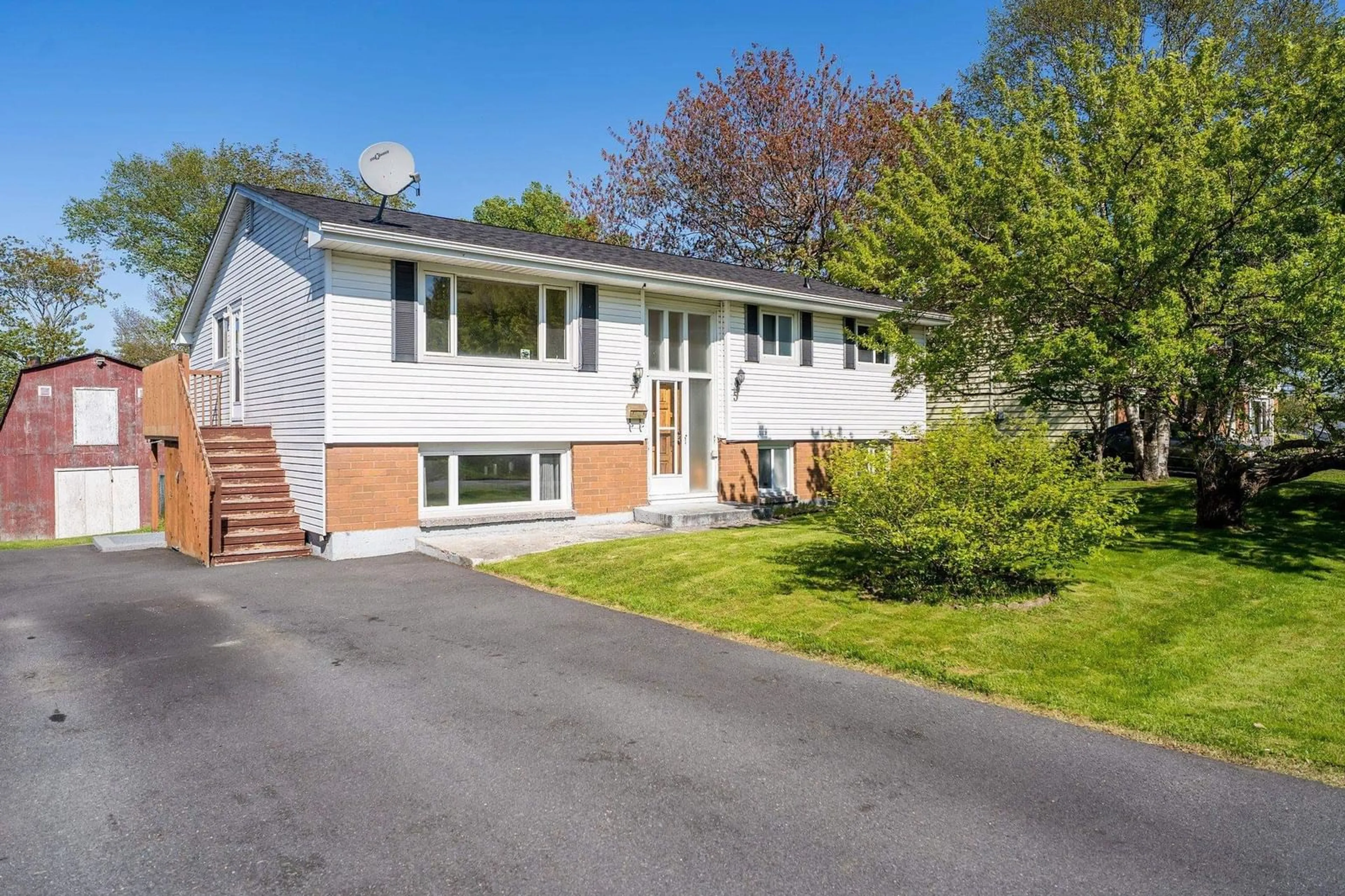 Home with vinyl exterior material, street for 5 & 7 Kingsmere Crt, Halifax Nova Scotia B3M 1G2
