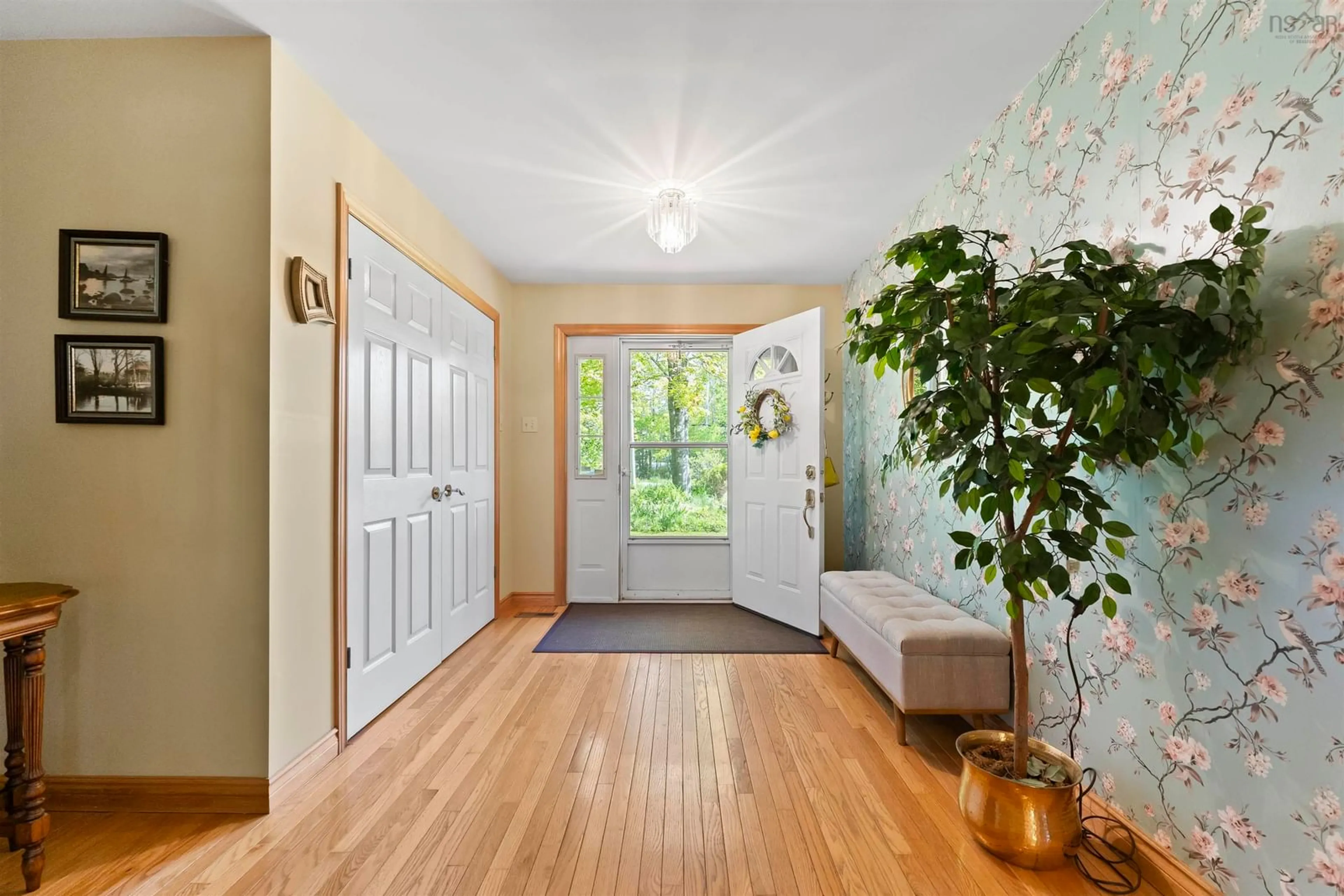 Indoor entryway for 19 Hudson Dr, Windsor Junction Nova Scotia B2T 1A4