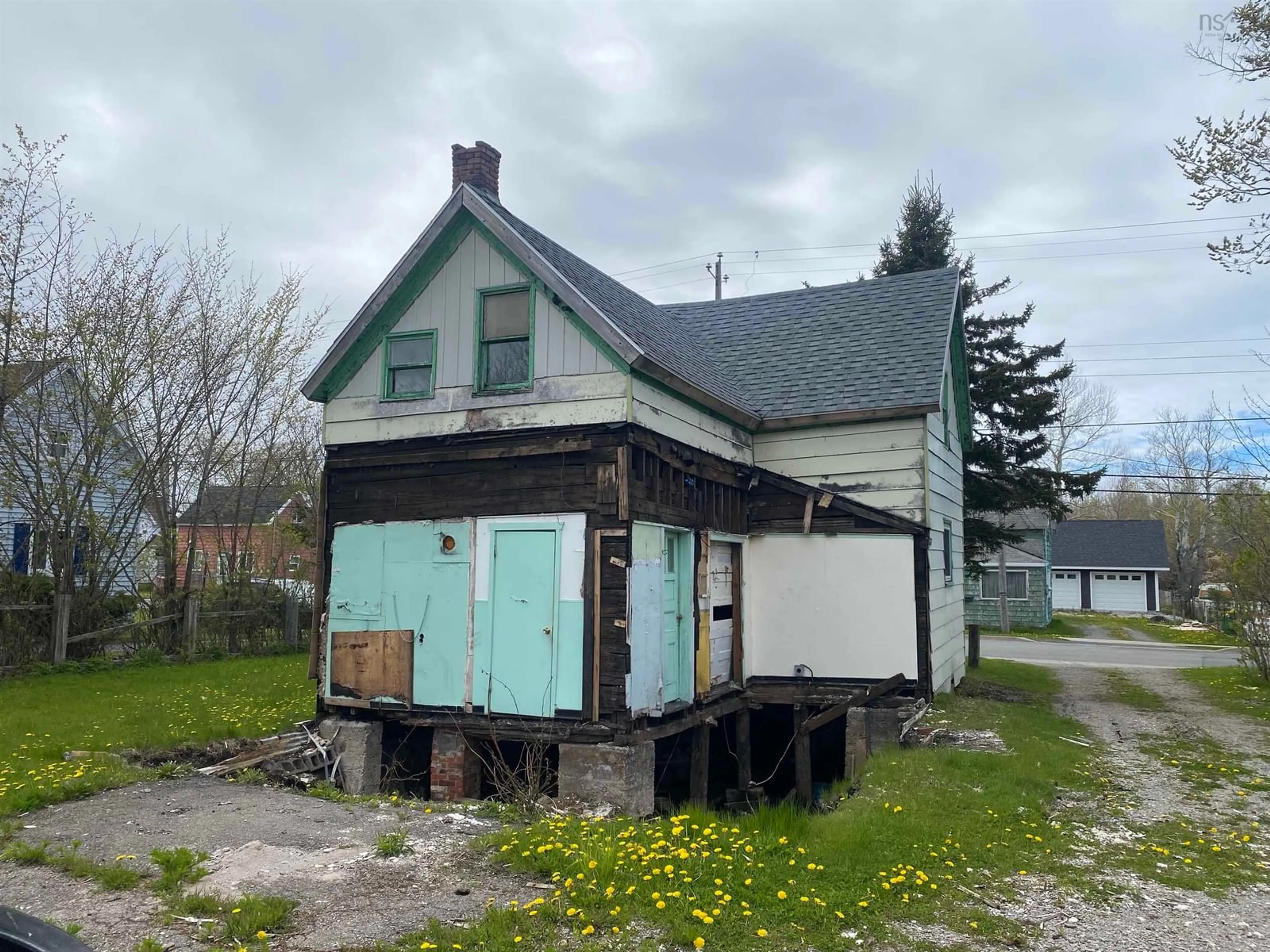 Shed for 230 Atlantic St, Sydney Mines Nova Scotia B1V 1W8