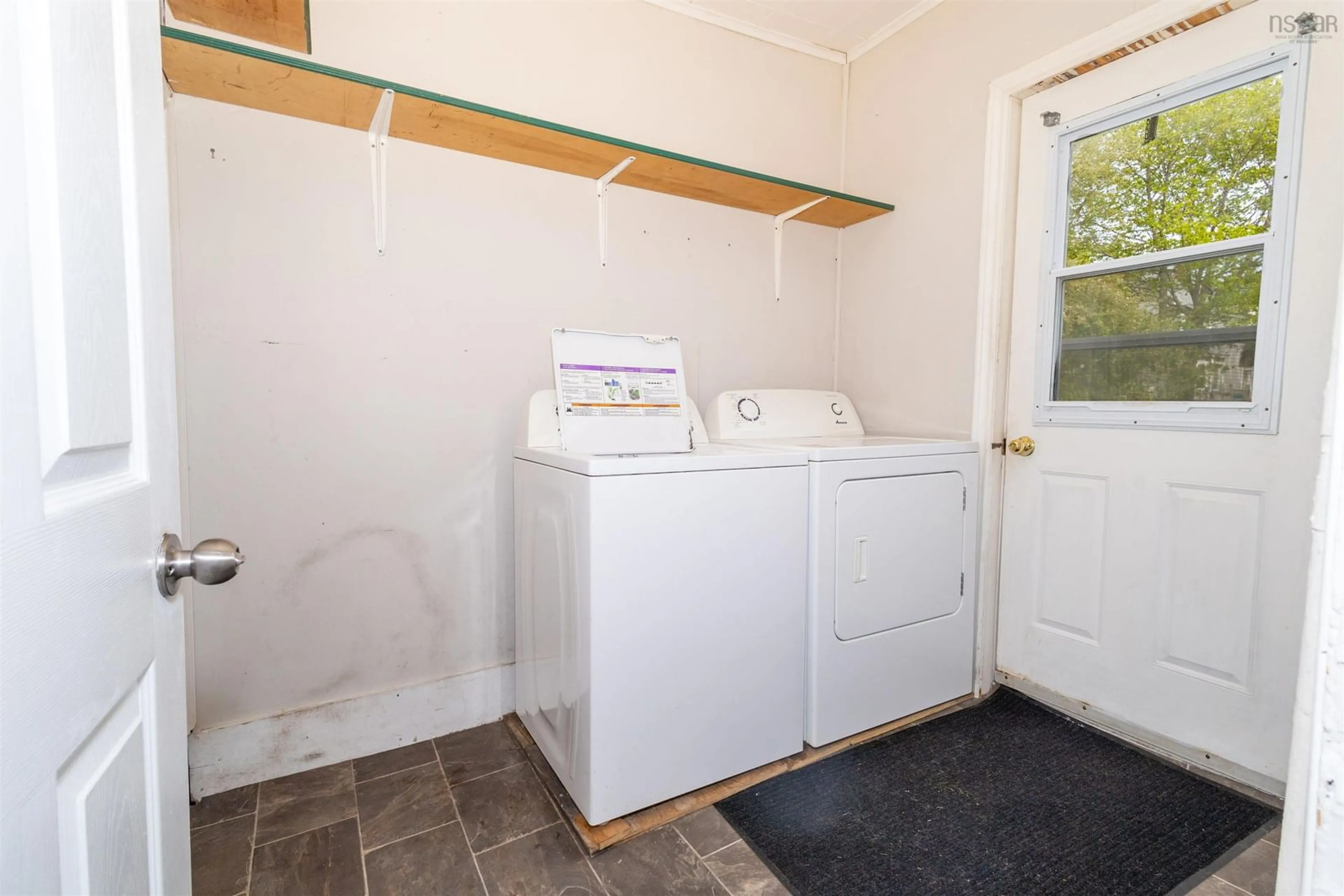 Laundry room for 332 Townsend St, Sydney Nova Scotia B1P 5G2