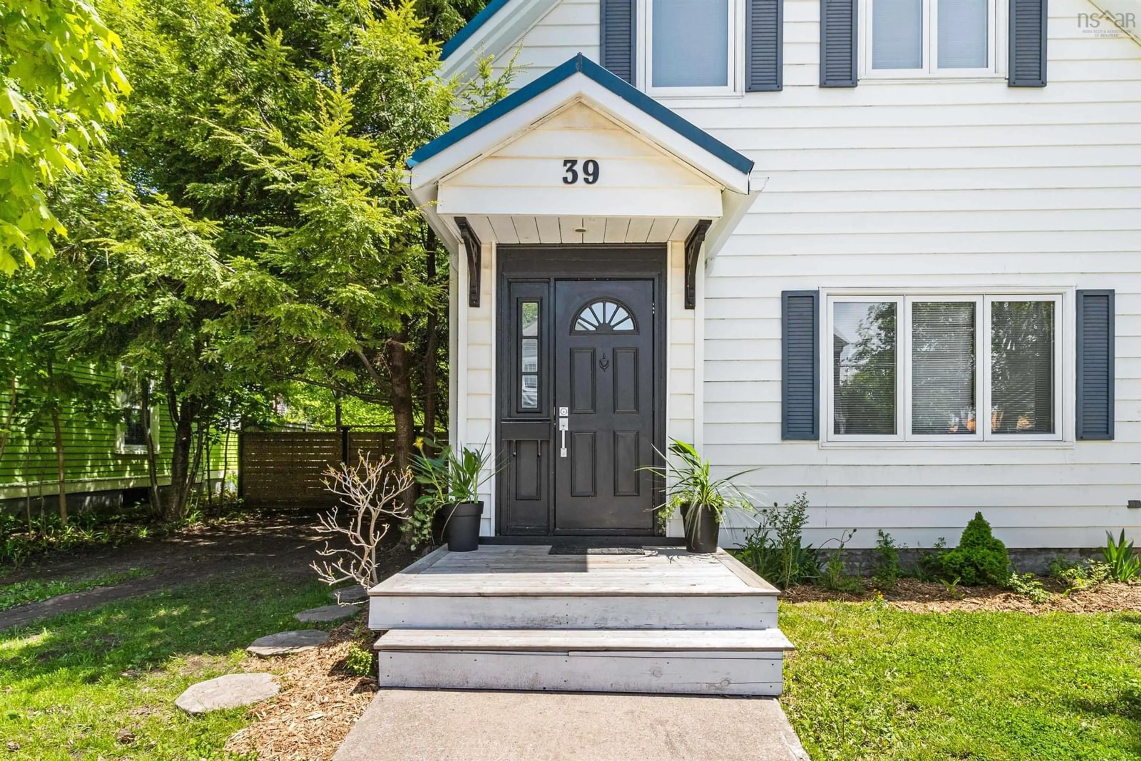 Home with vinyl exterior material, street for 39 King St, Truro Nova Scotia B2N 3K7