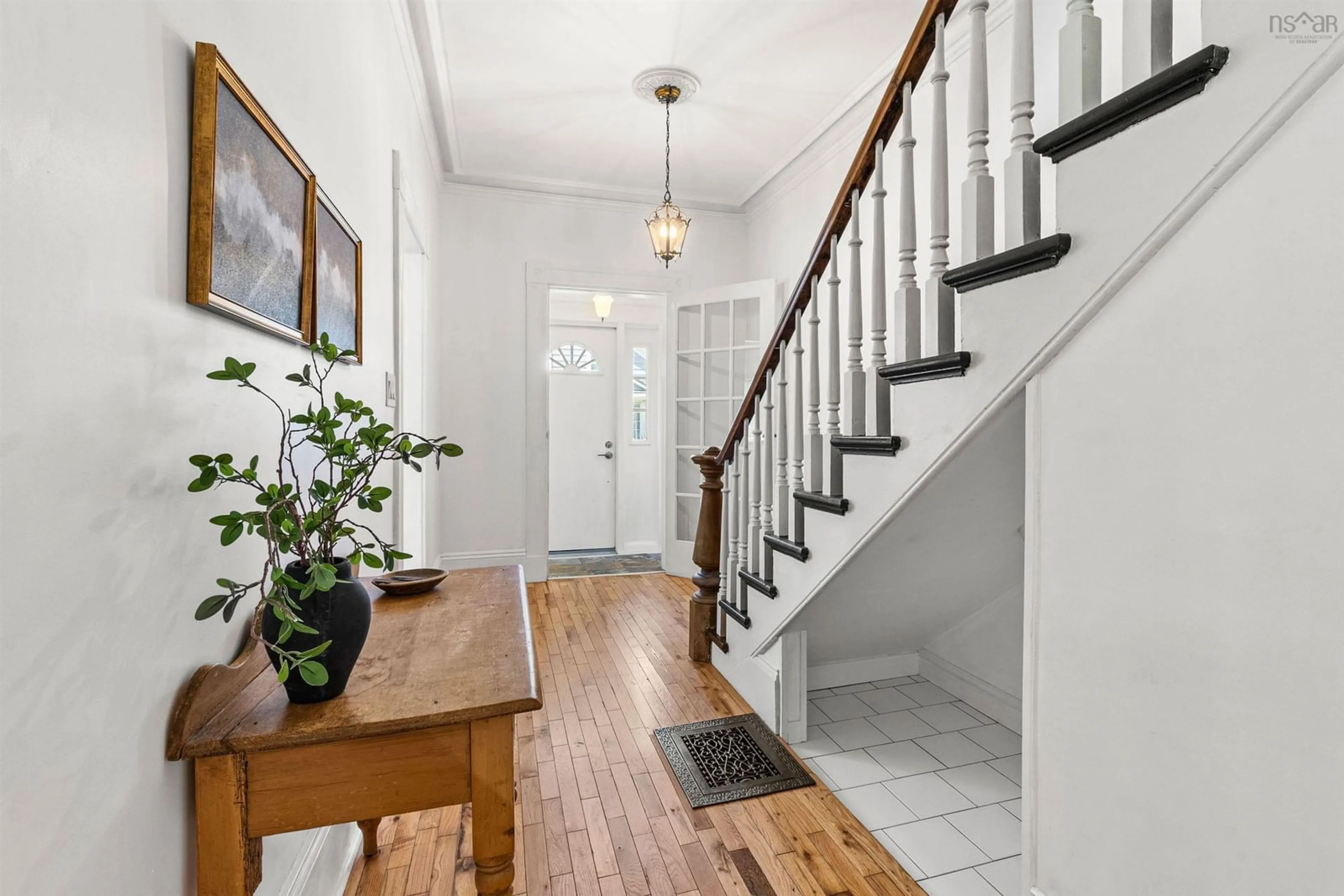Indoor entryway for 39 King St, Truro Nova Scotia B2N 3K7