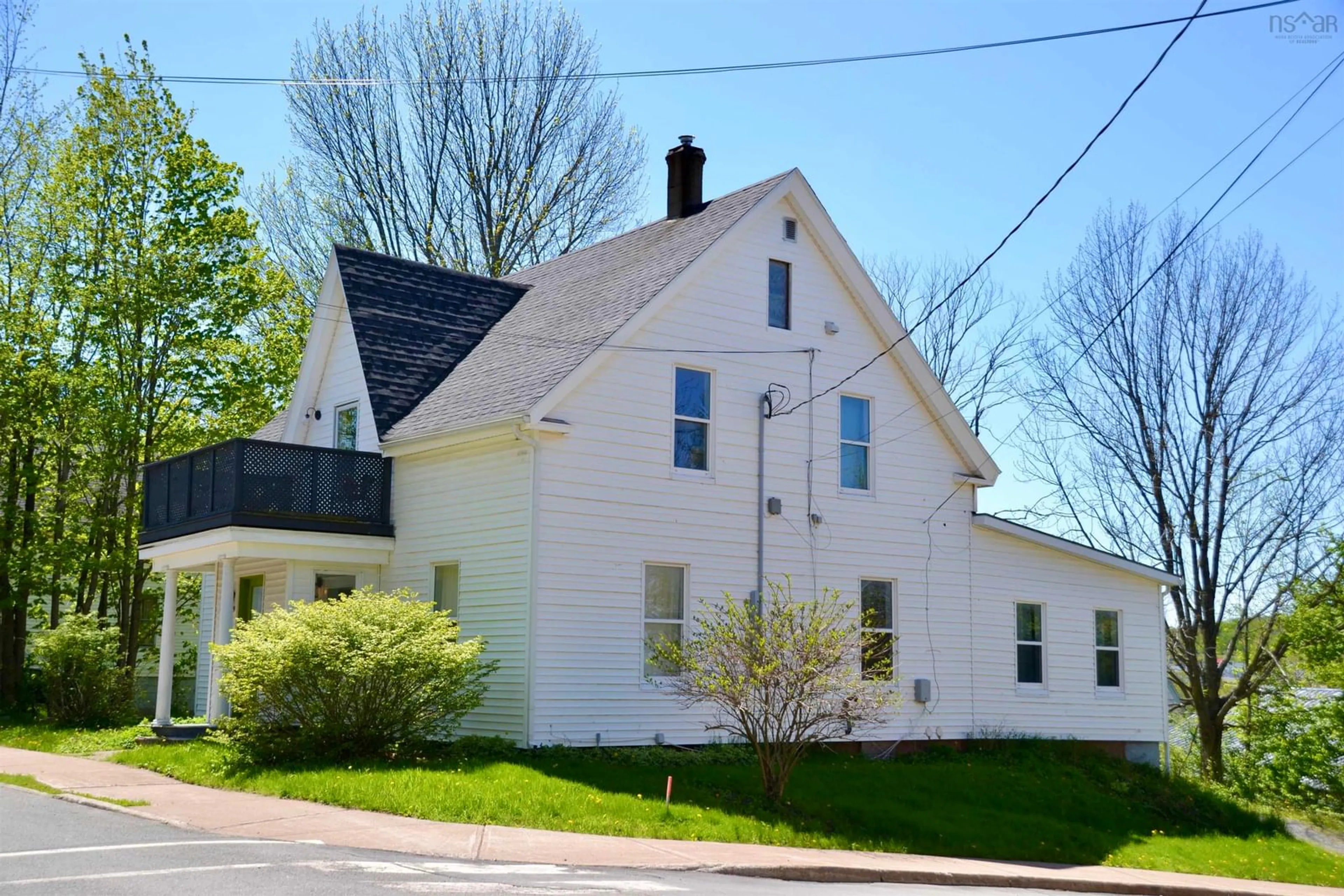 Home with vinyl exterior material, street for 399 Macdonald St, New Glasgow Nova Scotia B2H 2V7