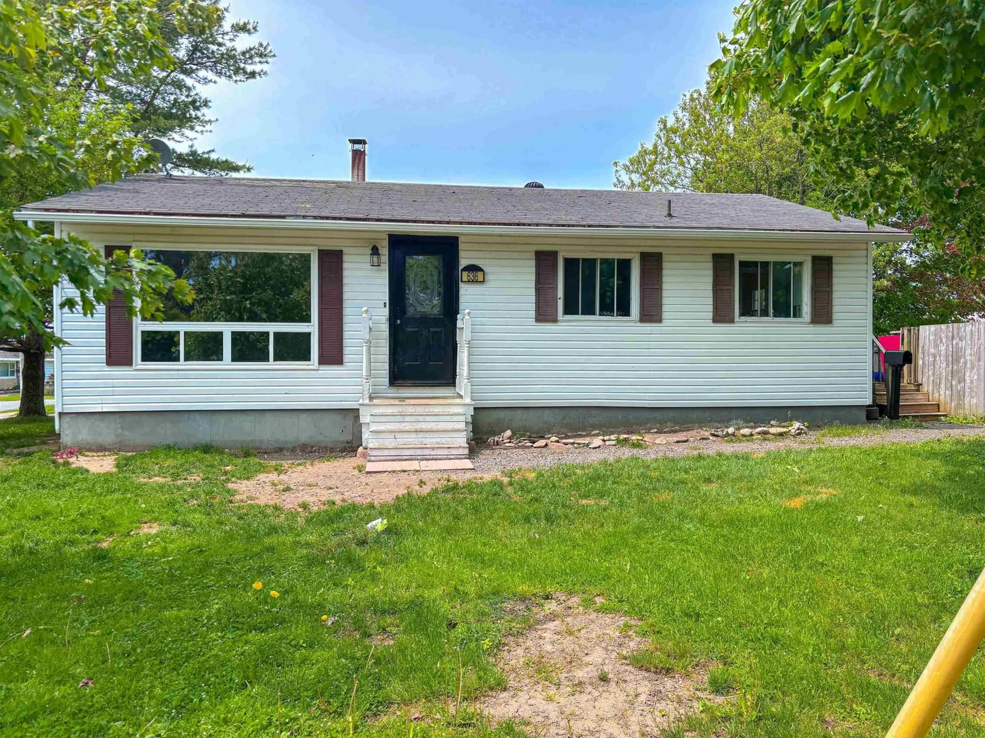 Home with vinyl exterior material, street for 636 Helene St, New Glasgow Nova Scotia B2H 2Y1
