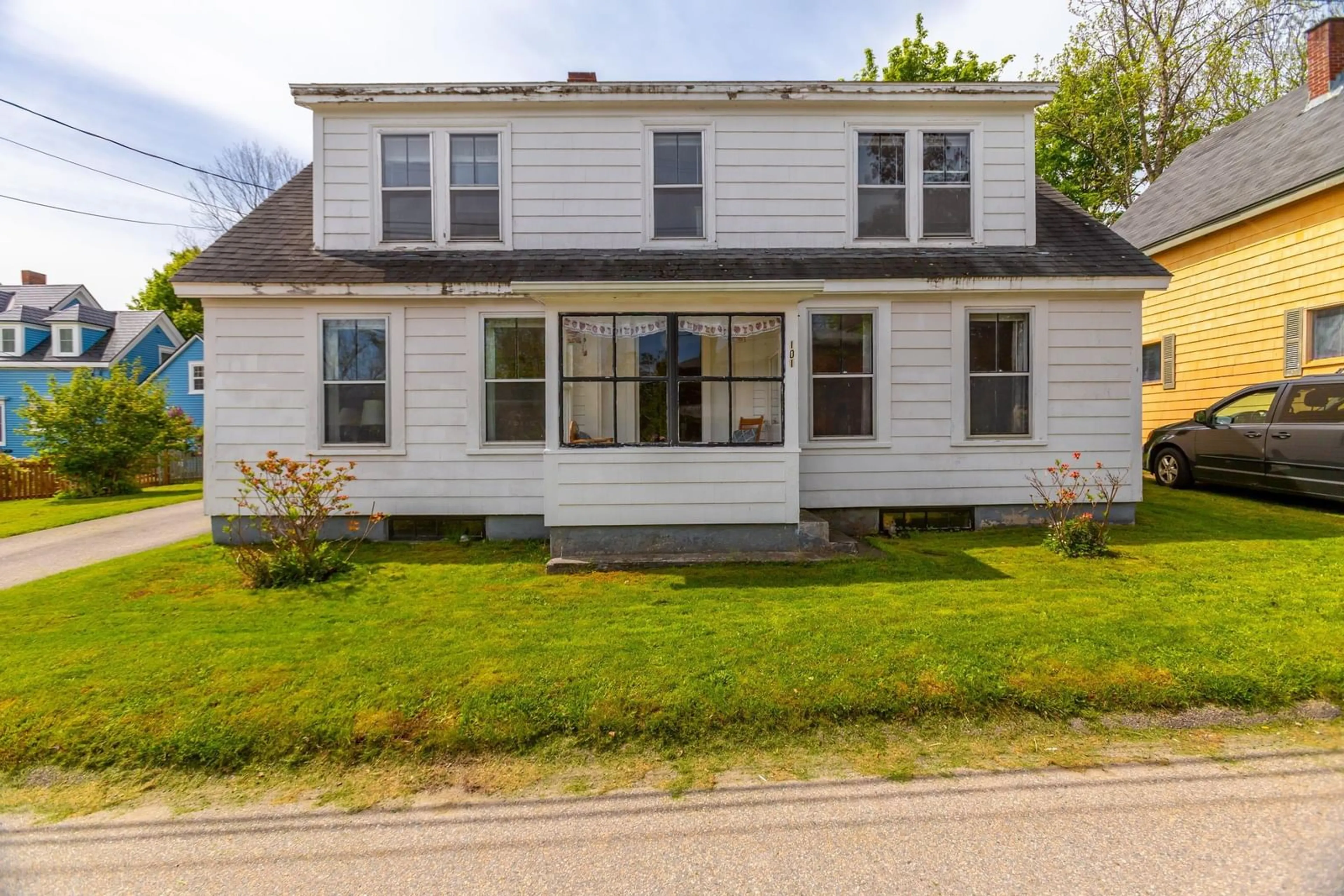 Home with vinyl exterior material, street for 101 Victoria St, Annapolis Royal Nova Scotia B0S 1A0