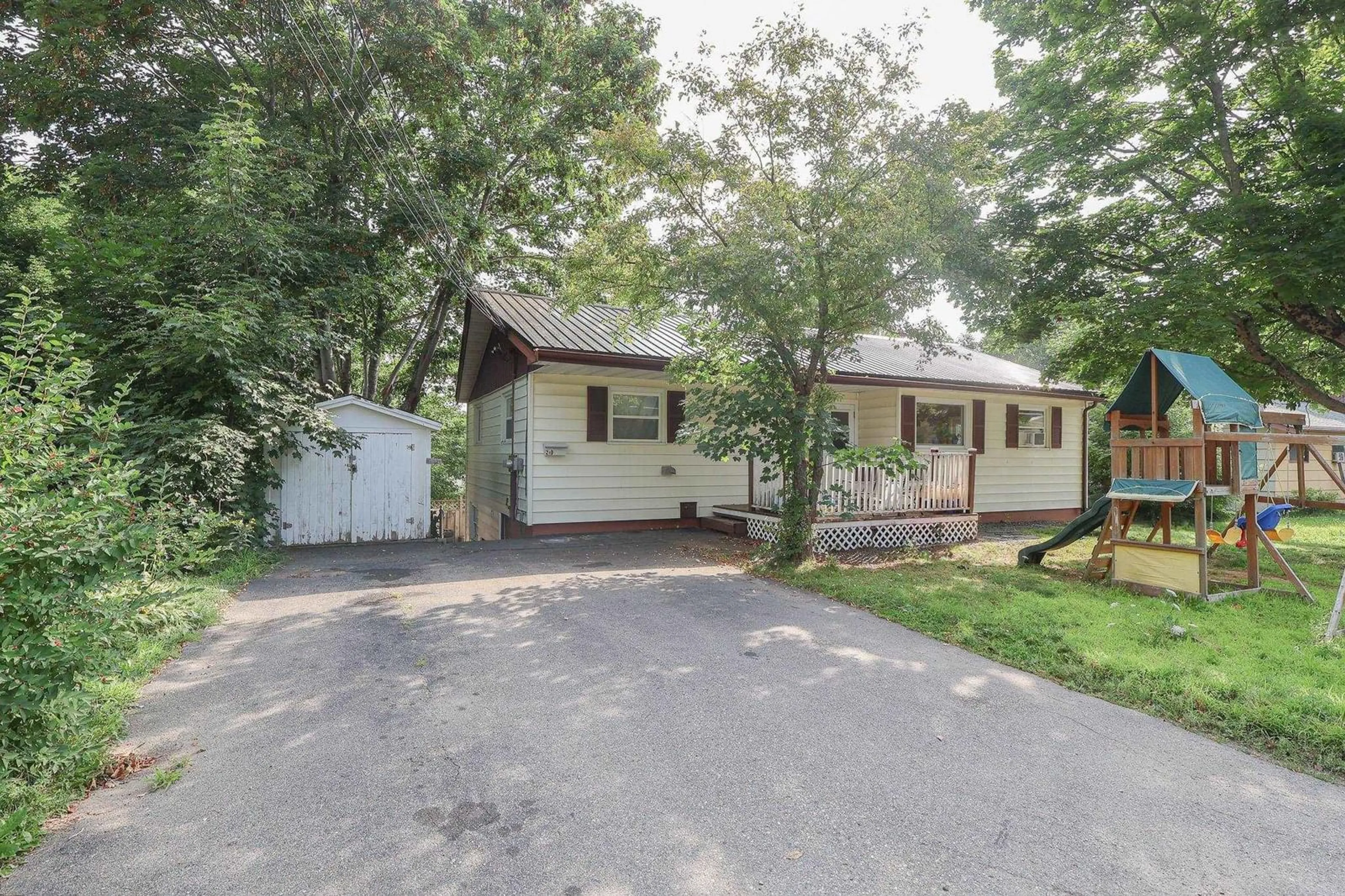 Unknown for 21 Elizabeth Ave, Bridgewater Nova Scotia B4V 1M1