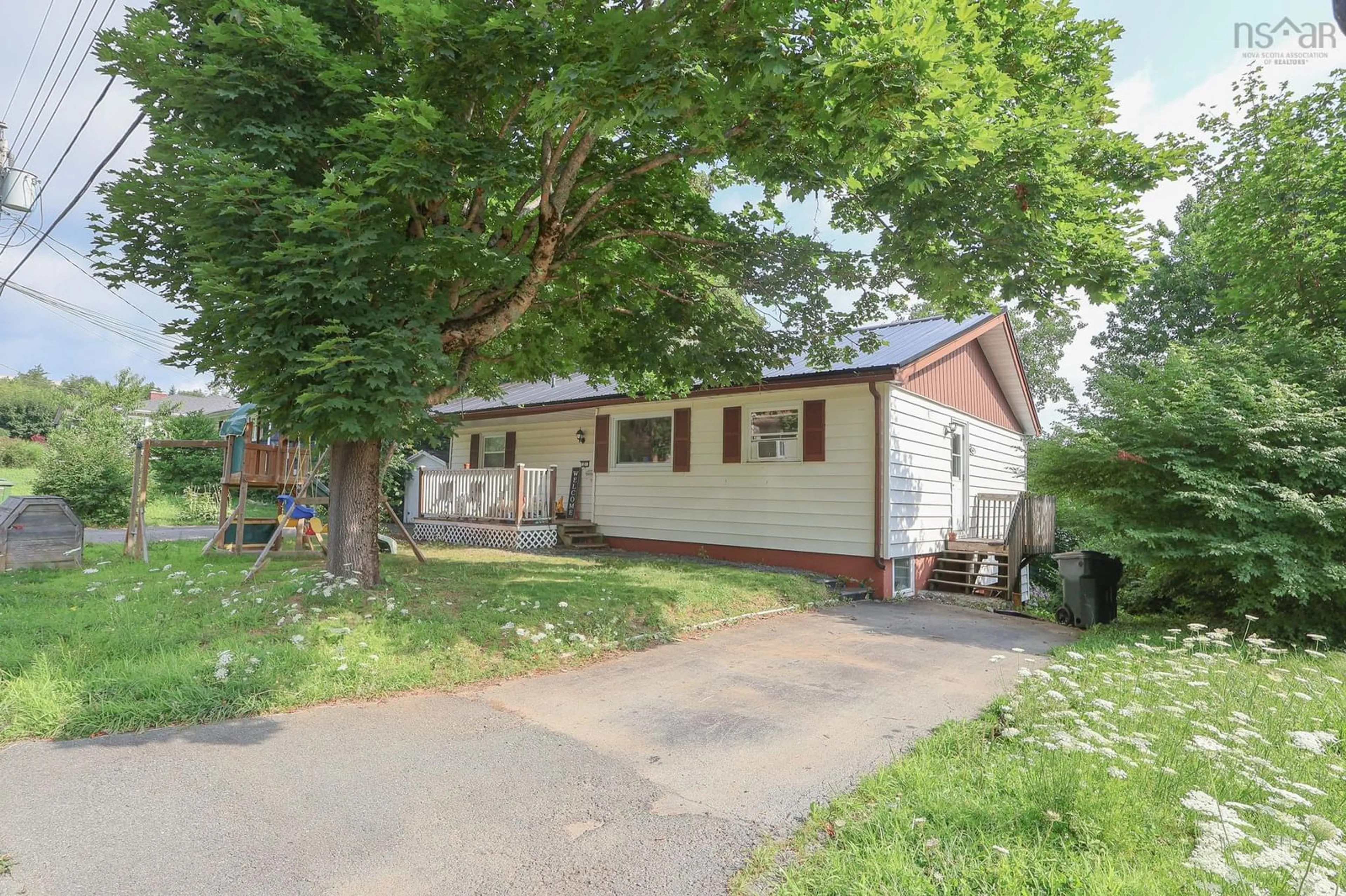 Home with vinyl exterior material, street for 21 Elizabeth Ave, Bridgewater Nova Scotia B4V 1M1