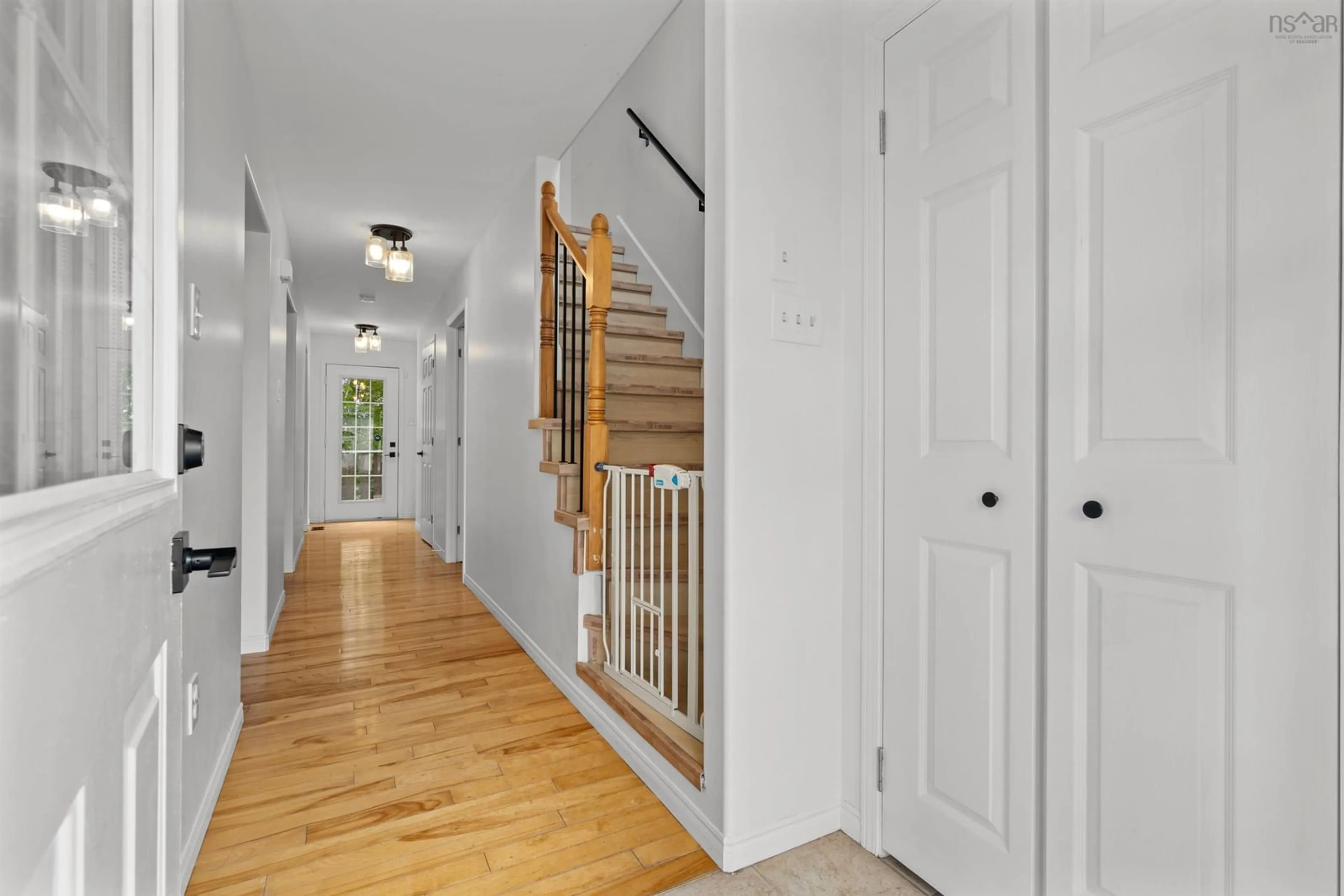 Indoor foyer for 73 Madeira Crescent, Dartmouth Nova Scotia B2W 6G8