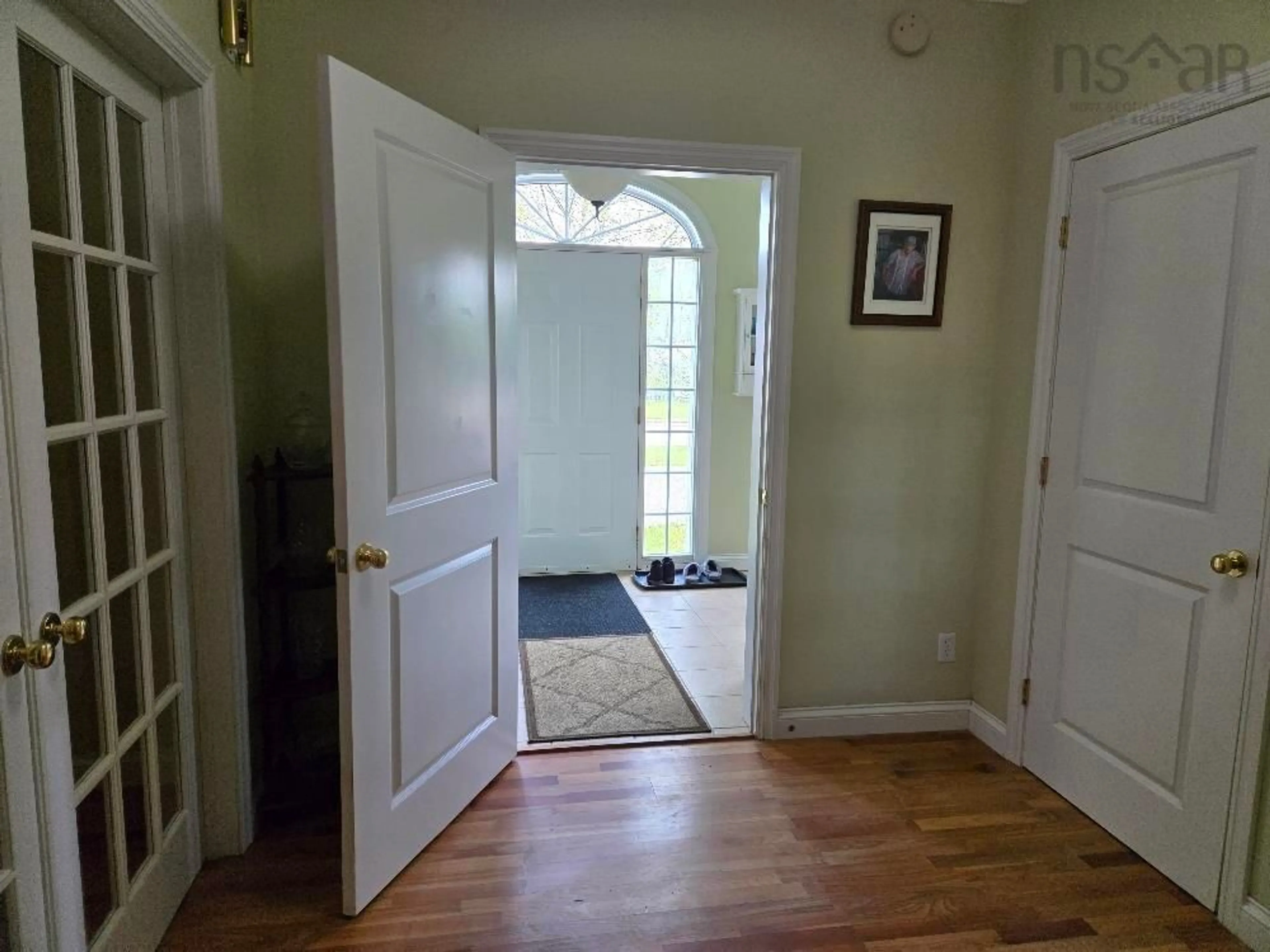 Indoor entryway for 164 Queen Street, Truro Nova Scotia B2N 2B5