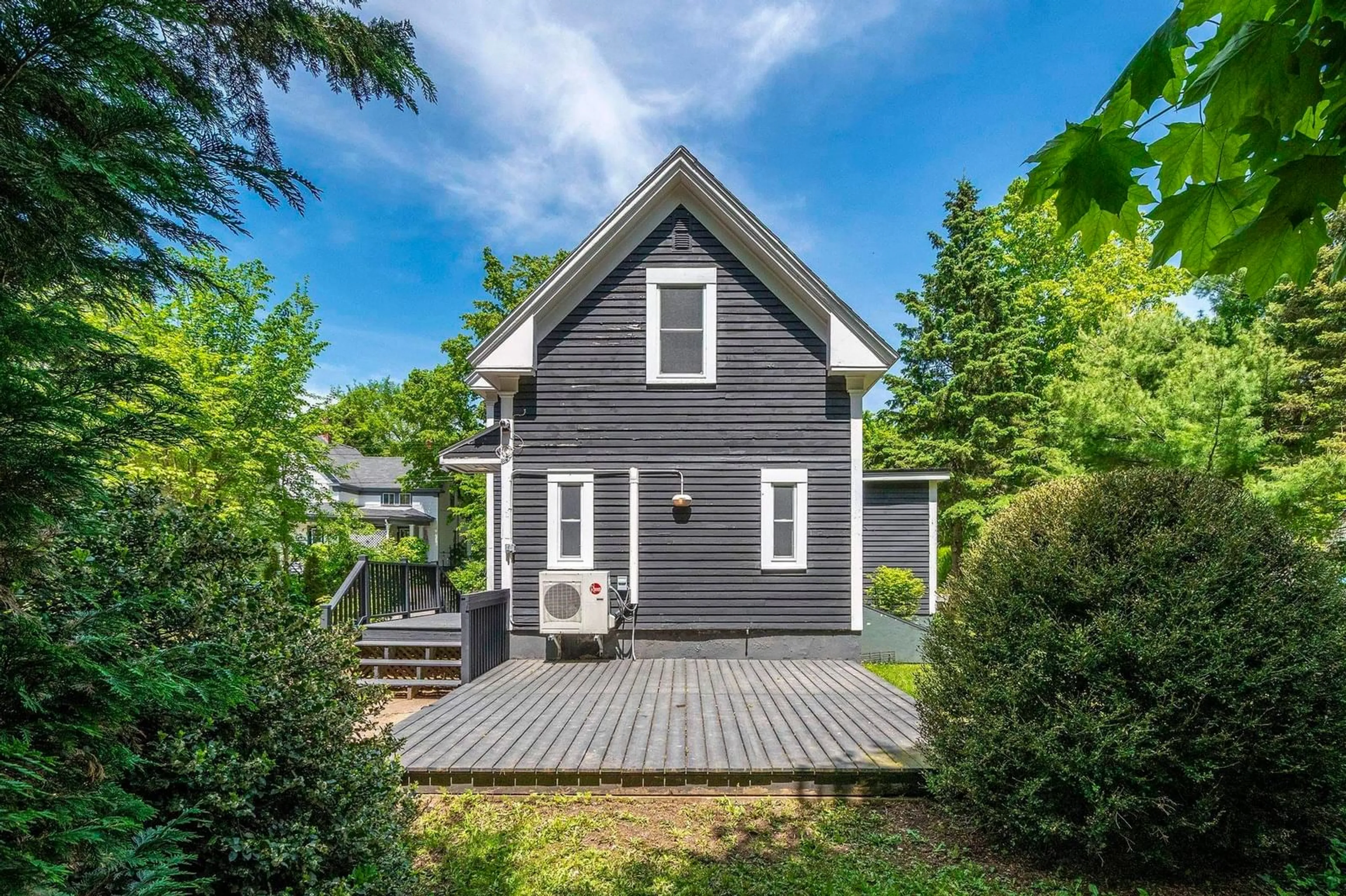 Home with vinyl exterior material, street for 40 Crescent Ave, Kentville Nova Scotia B4N 1R2