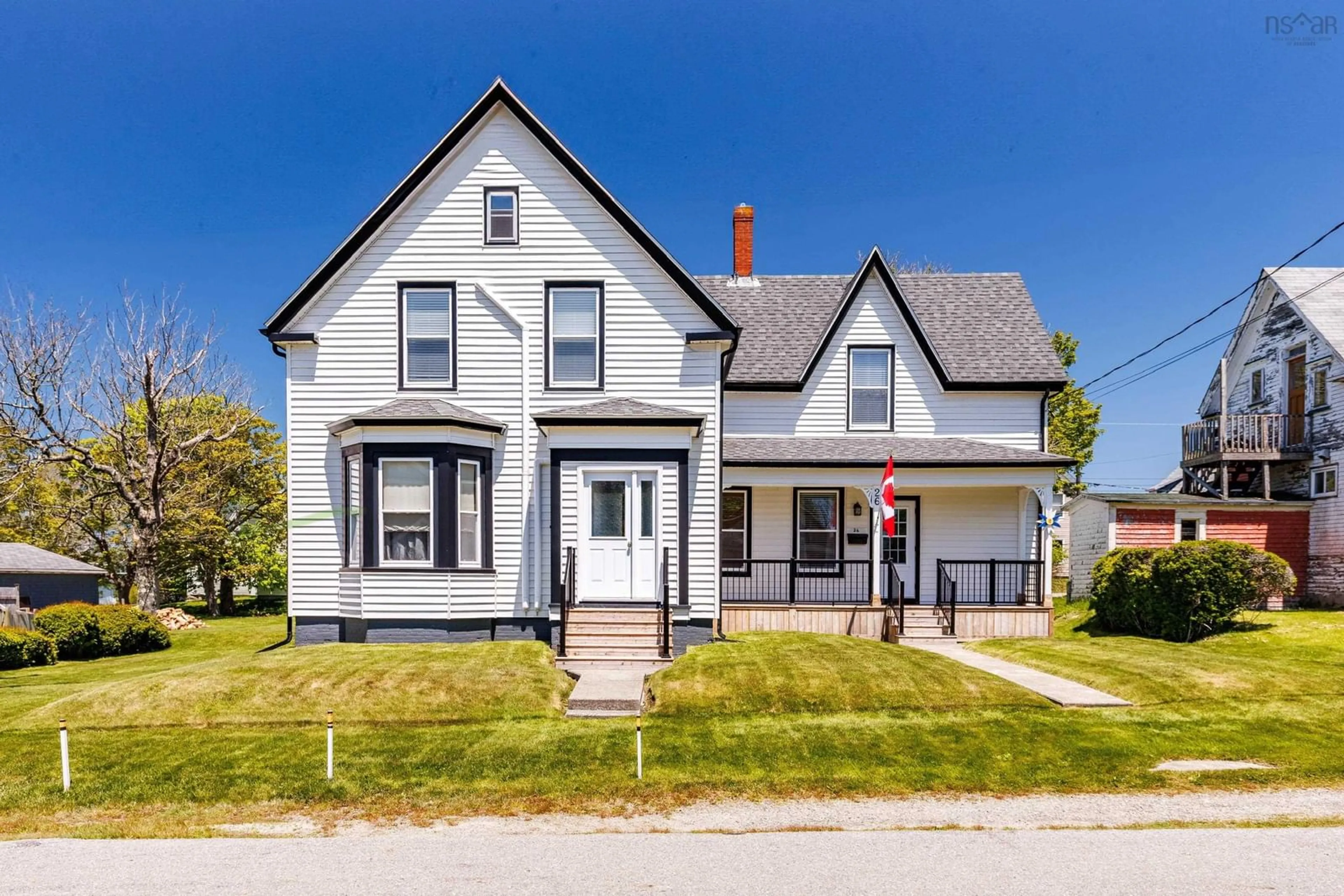 Home with vinyl exterior material, street for 26 King St, Yarmouth Nova Scotia B5A 2X8