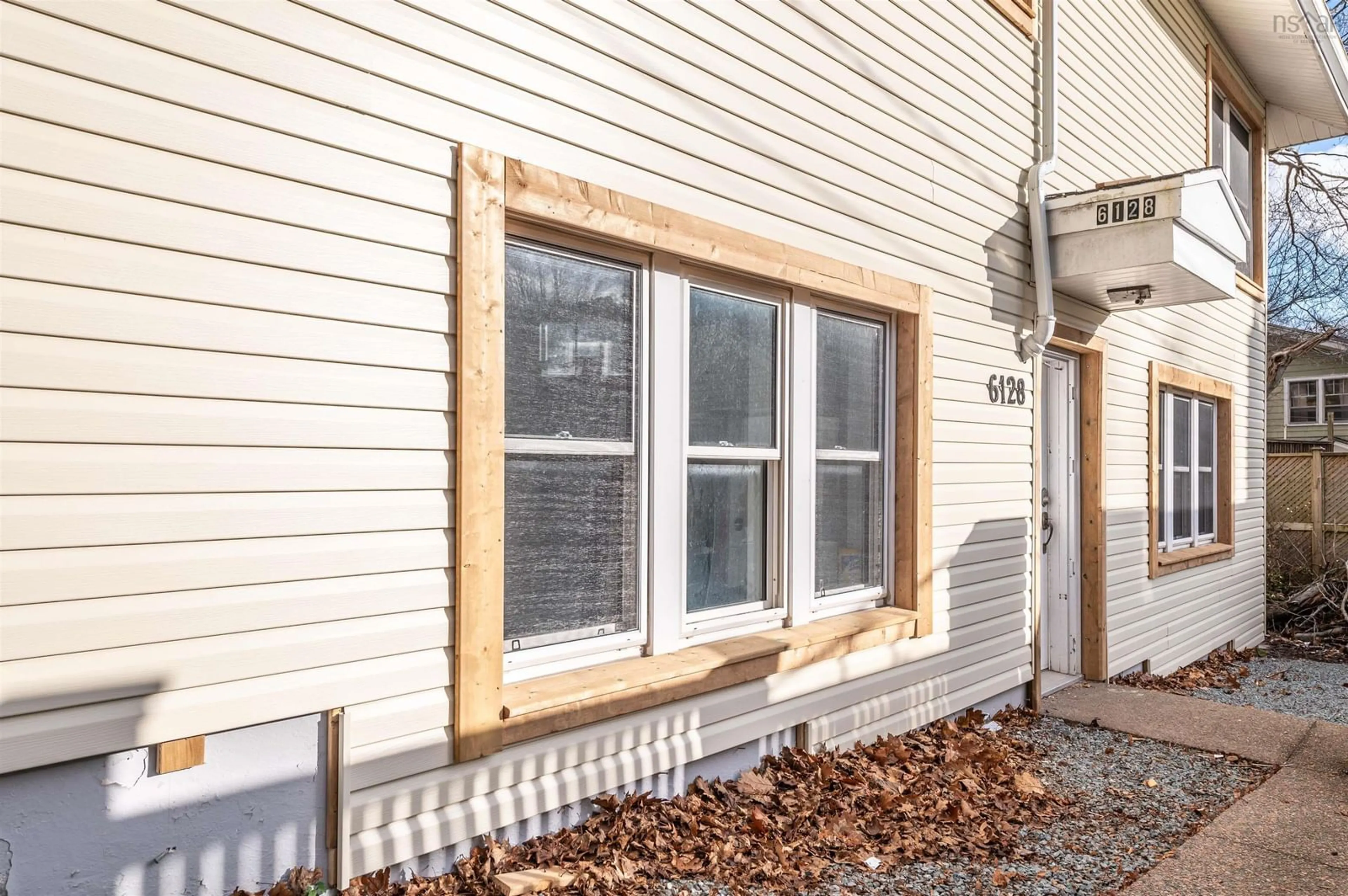 Home with vinyl exterior material, building for 6126/6128 Regina Terr, Halifax Nova Scotia B3H 1N5