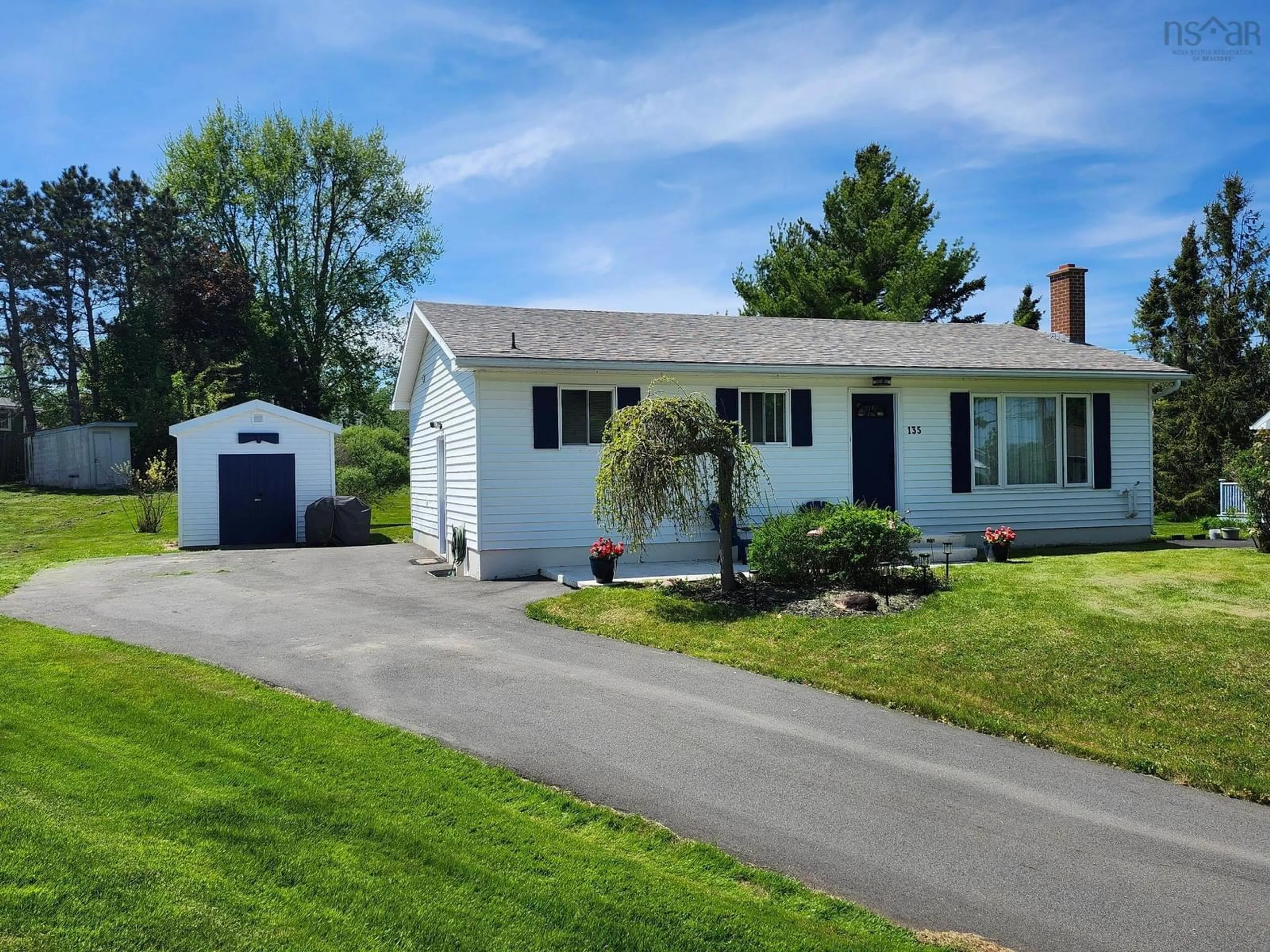 Home with vinyl exterior material, street for 135 Kings Crt, Stellarton Nova Scotia B0K 1S0