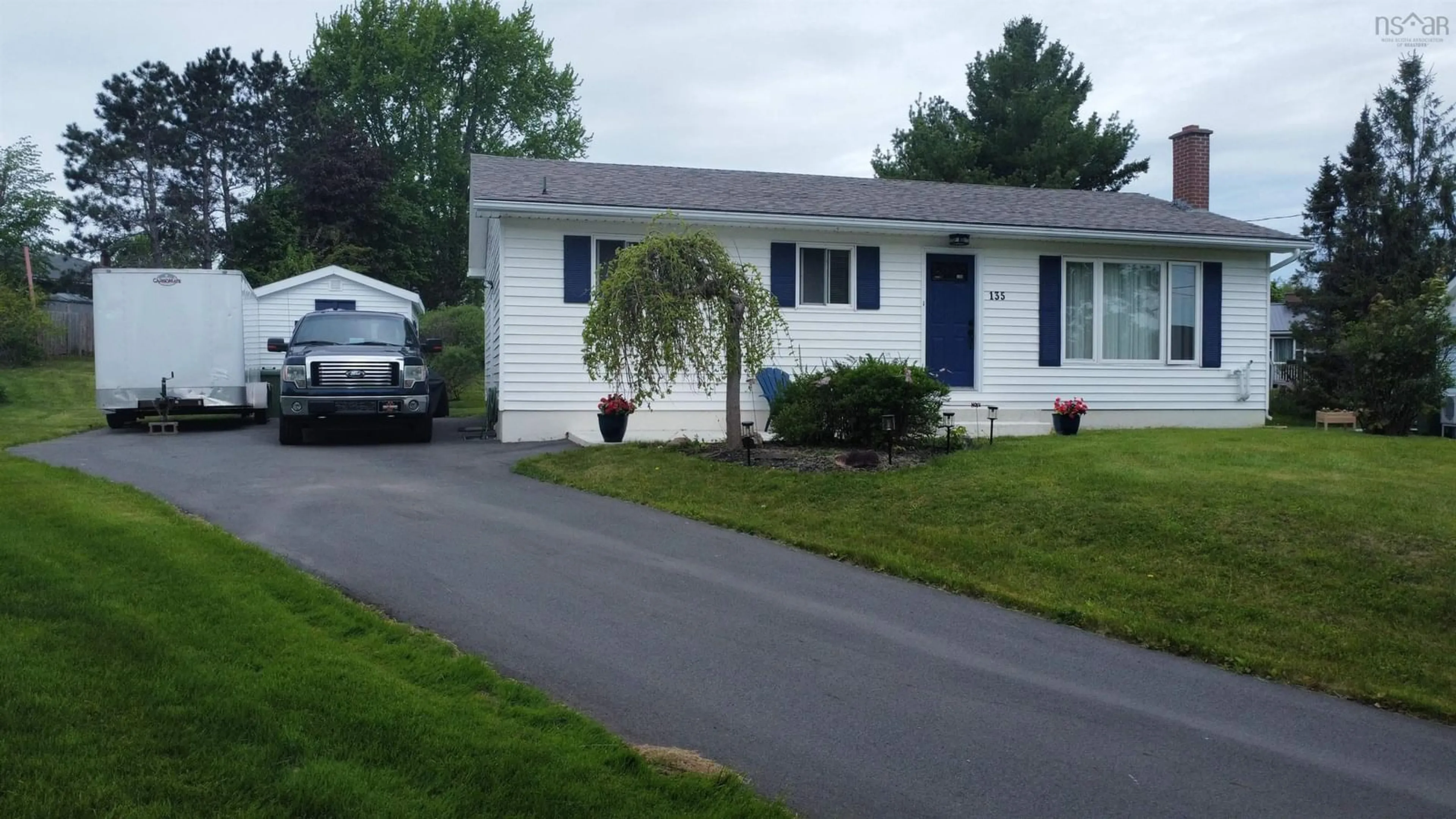 Home with vinyl exterior material, street for 135 Kings Crt, Stellarton Nova Scotia B0K 1S0