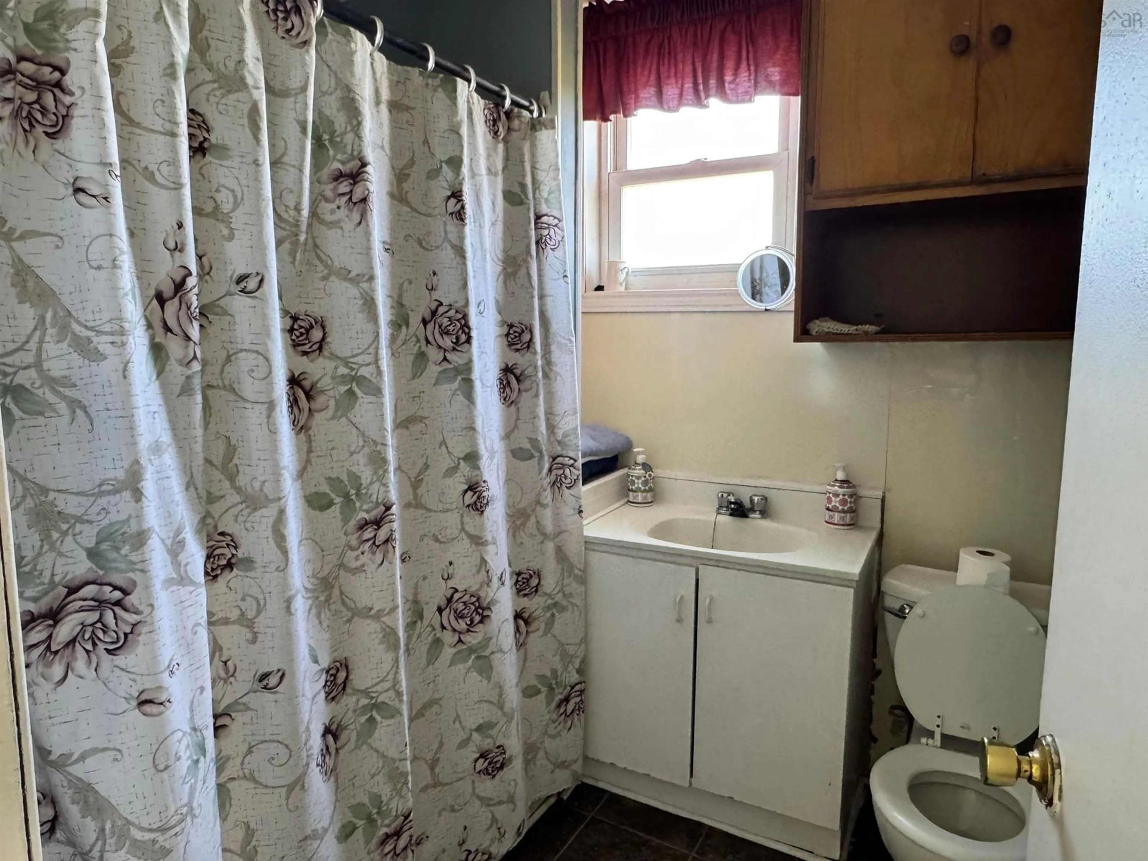 Standard bathroom, unknown for 18 Denver St, Glace Bay Nova Scotia B1A 4P8