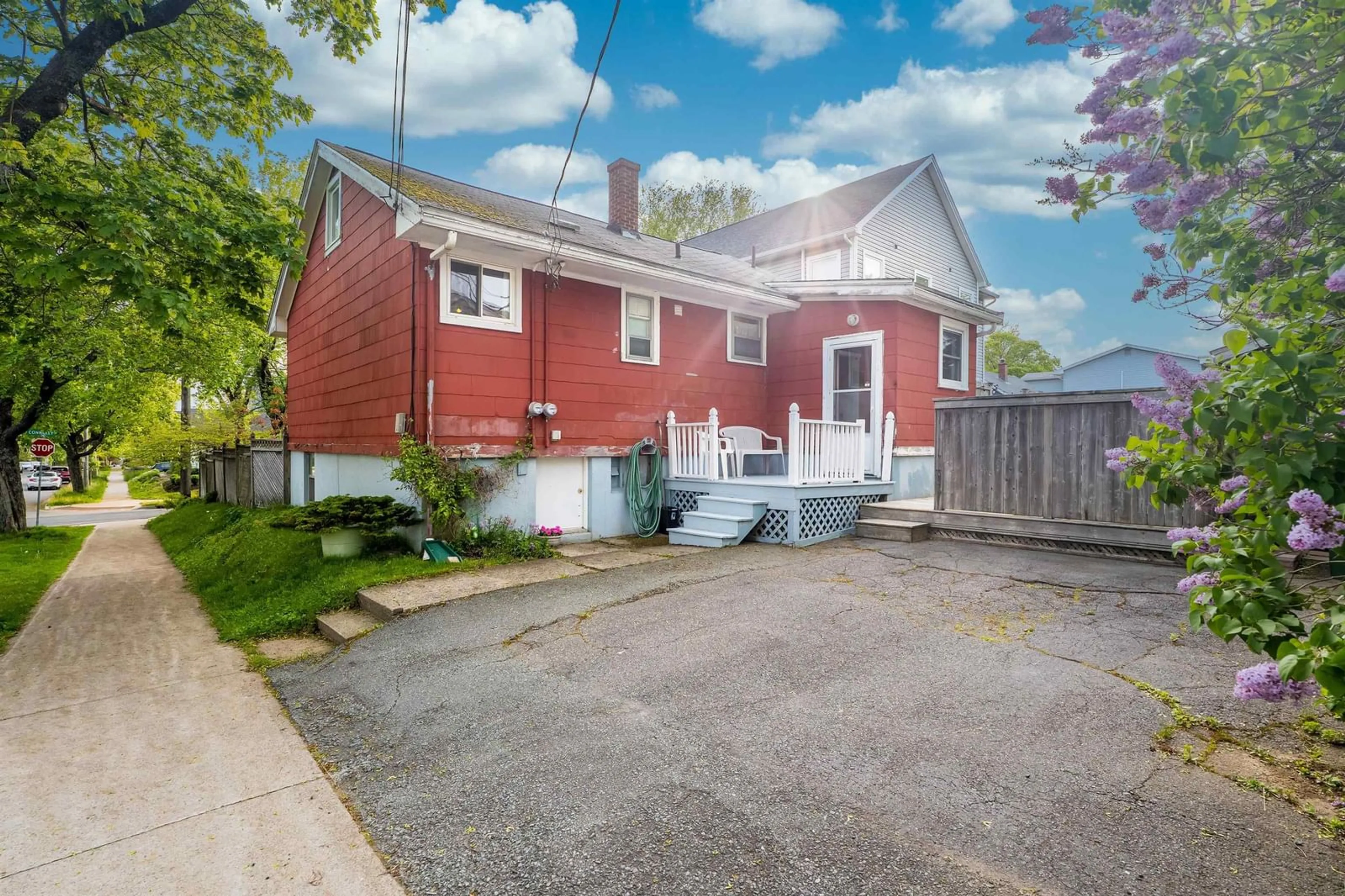 A pic from outside/outdoor area/front of a property/back of a property/a pic from drone, street for 2773/2775 Connolly St, Halifax Nova Scotia B3L 3N1
