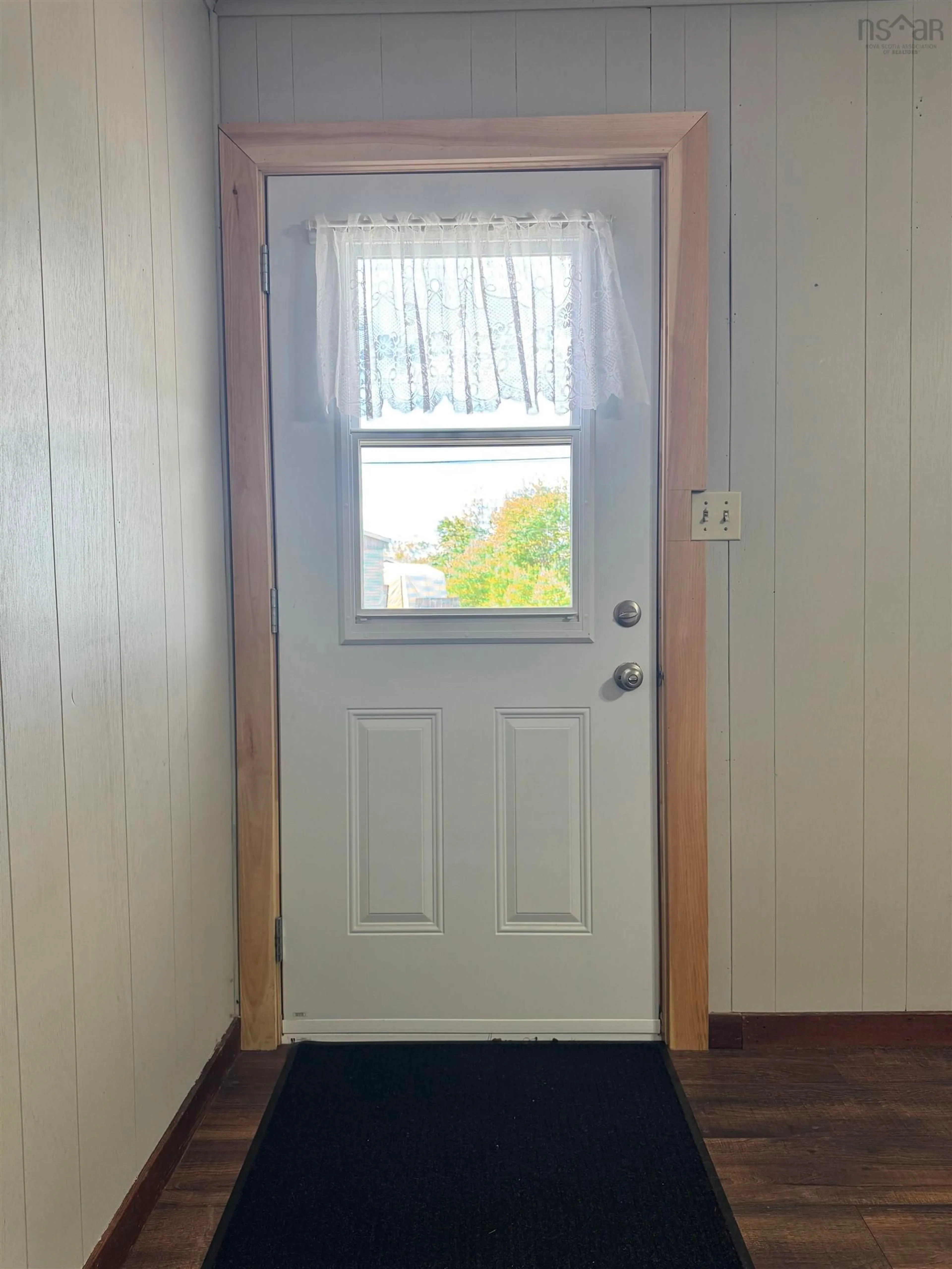 Indoor entryway for 102 Hillside Rd, Hillside Nova Scotia B0K 1X0