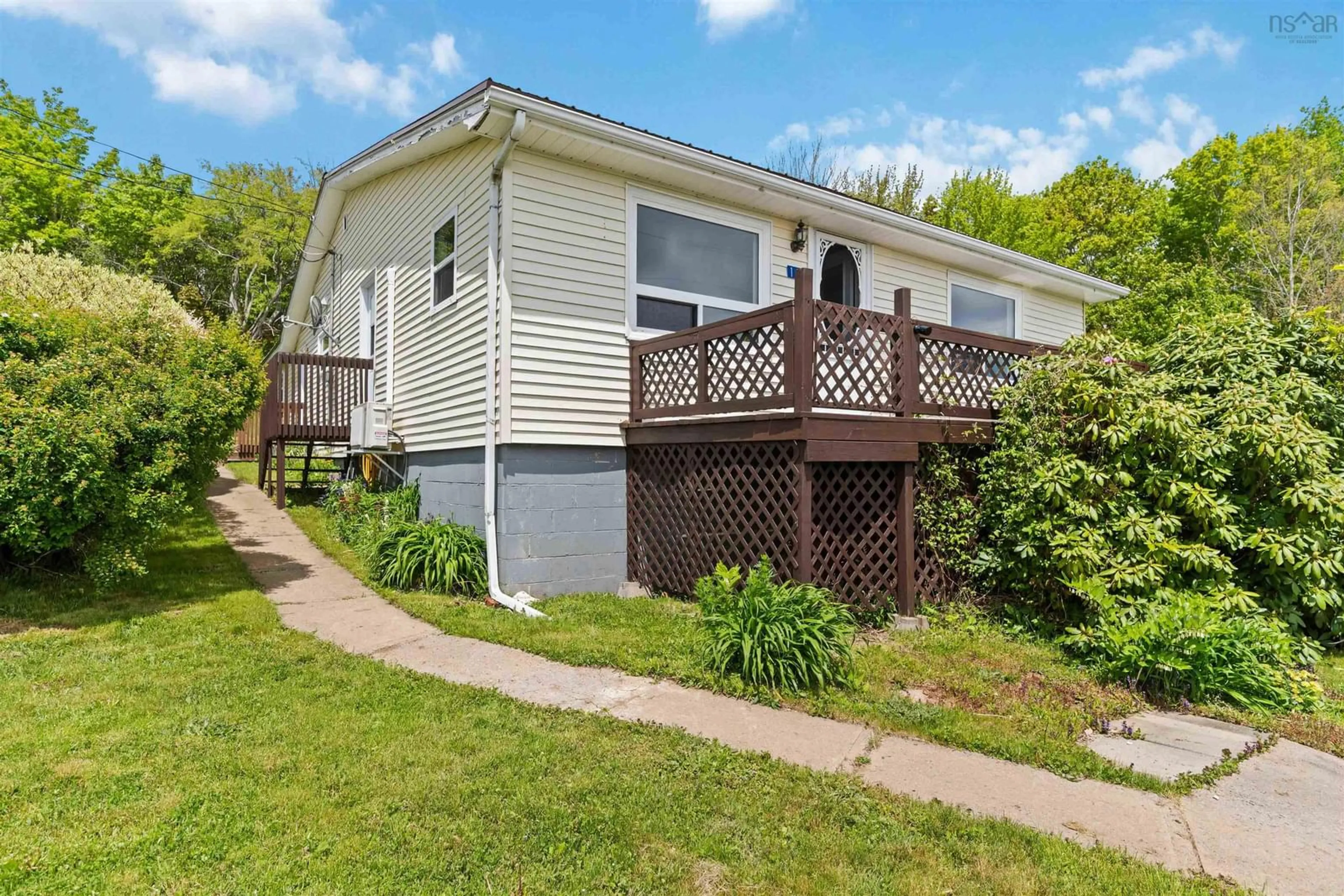 Home with vinyl exterior material, unknown for 11 Shore Rd, Digby Nova Scotia B0V 1A0