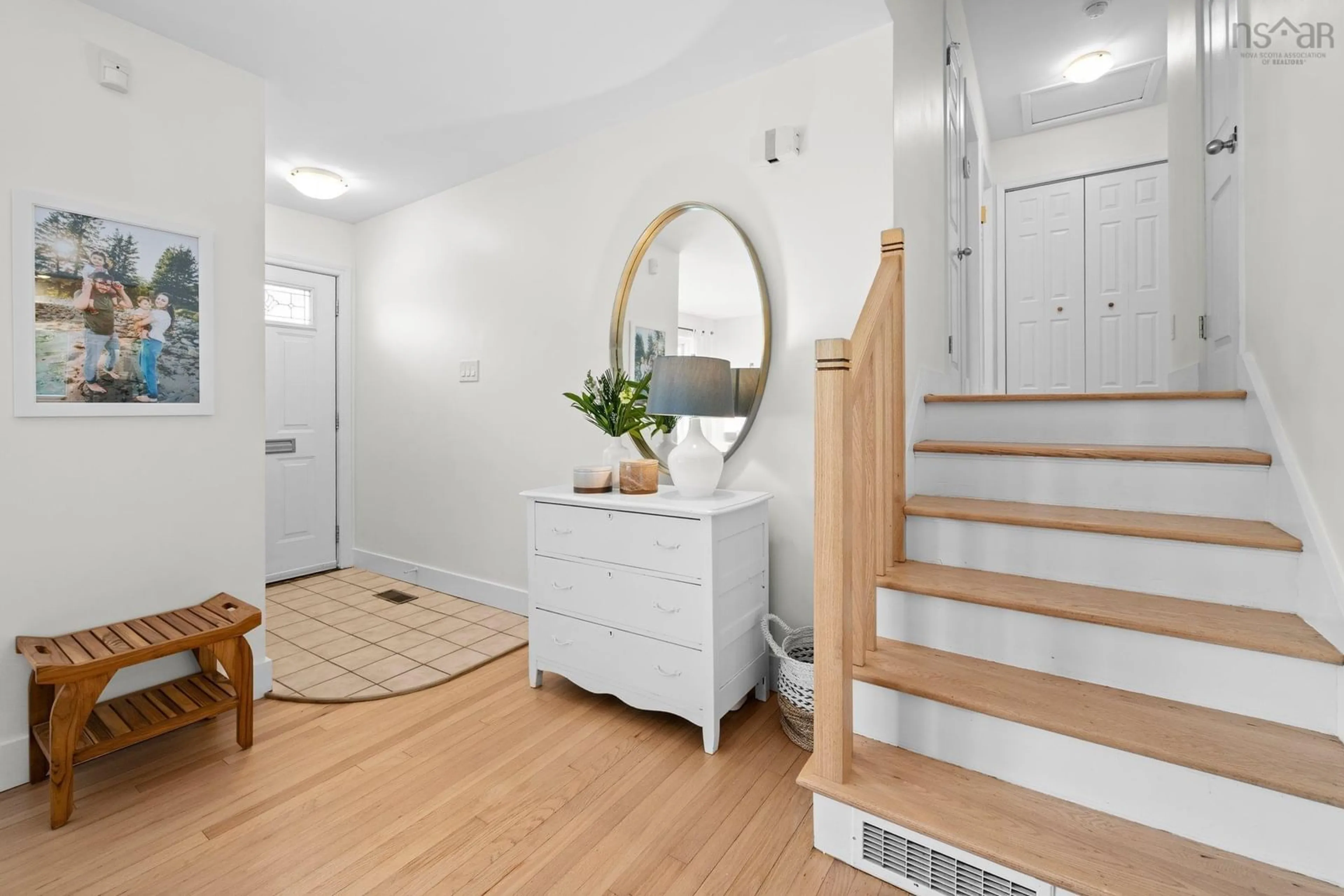 Indoor entryway for 32 Nightingale Dr, Halifax Nova Scotia B3M 1V4