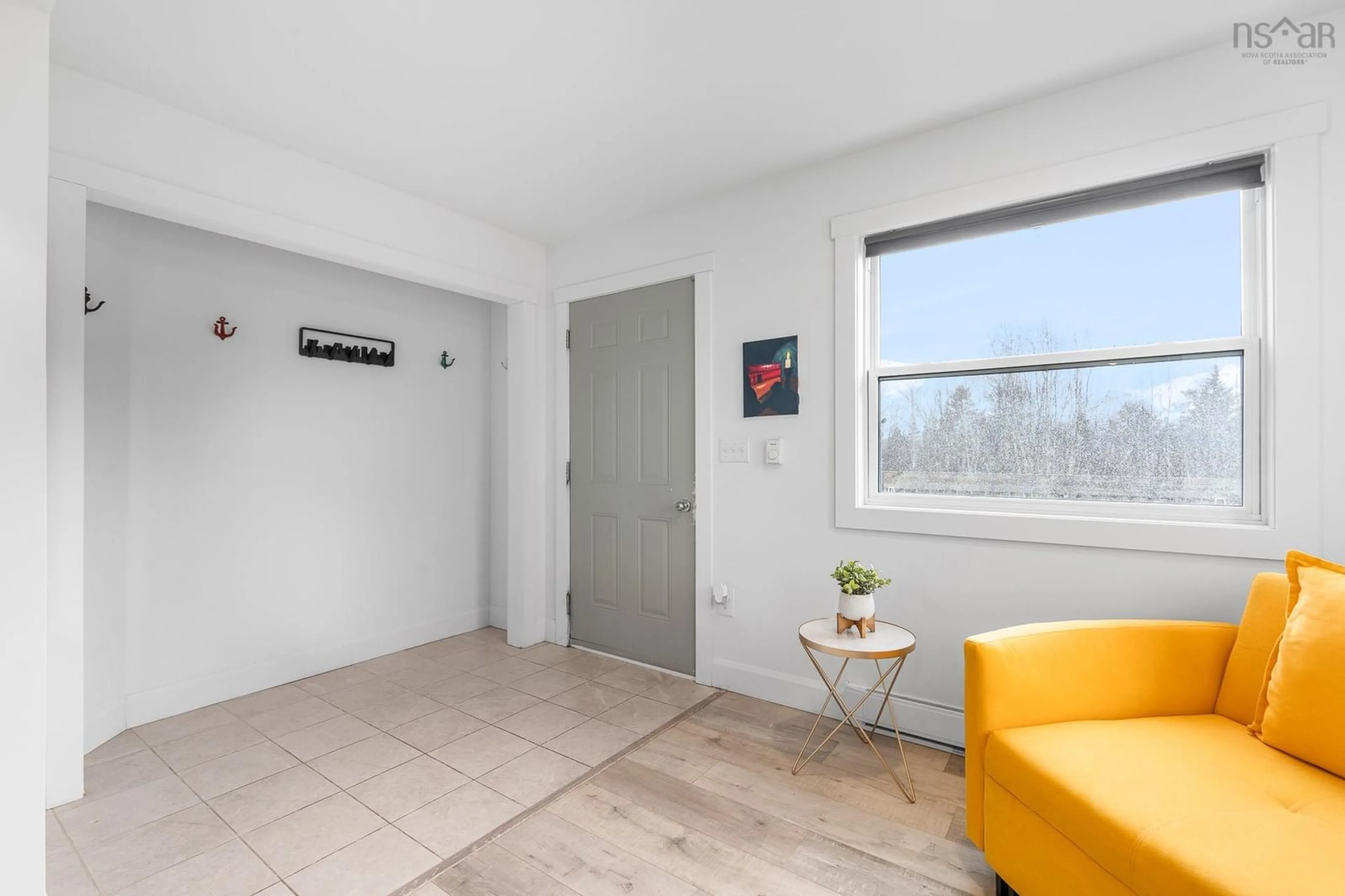 Indoor entryway for 140 Cherry Brook Rd, Dartmouth Nova Scotia B2Z 1A6