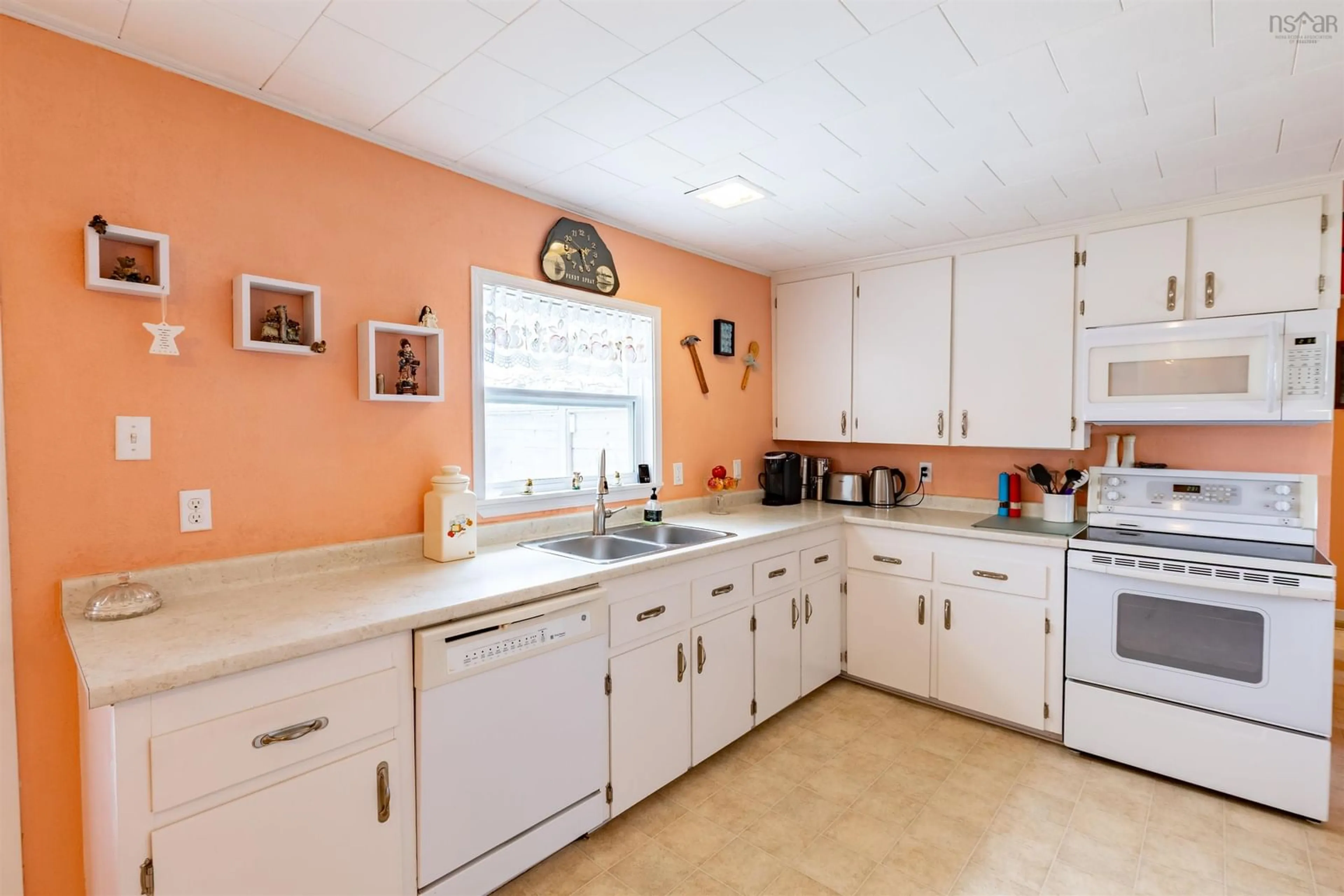 Standard kitchen, ceramic/tile floor for 59 Kempt St, Yarmouth Nova Scotia B5A 4A1