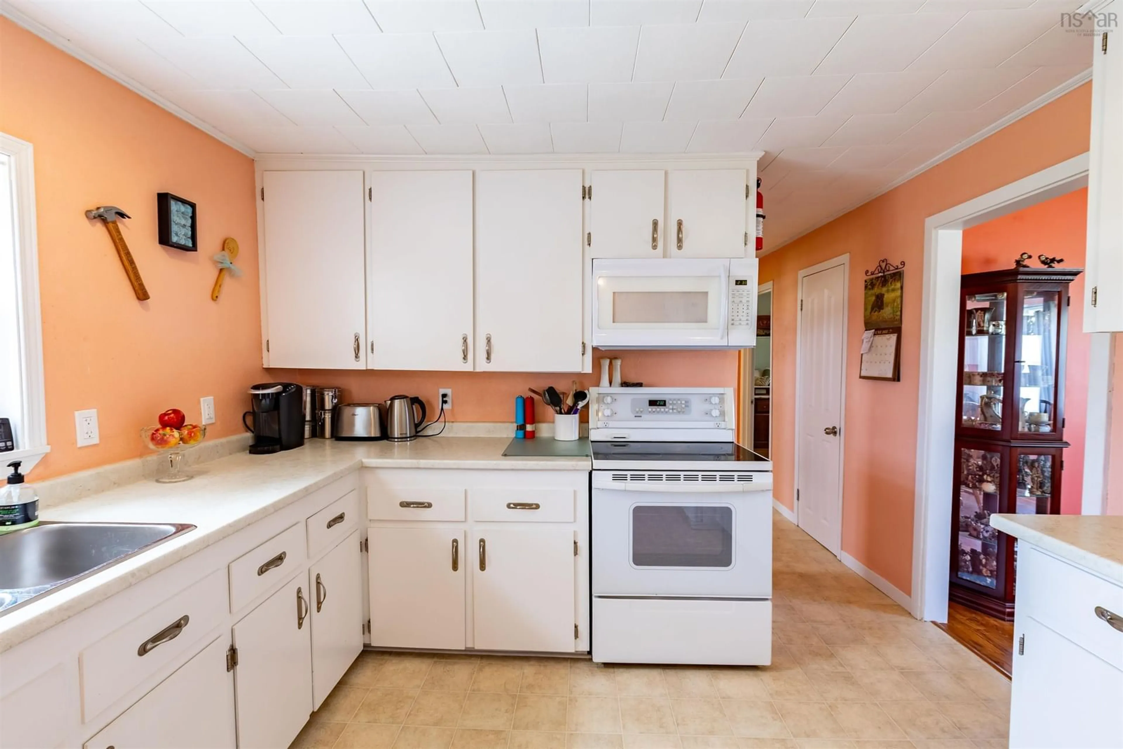 Standard kitchen, ceramic/tile floor for 59 Kempt St, Yarmouth Nova Scotia B5A 4A1