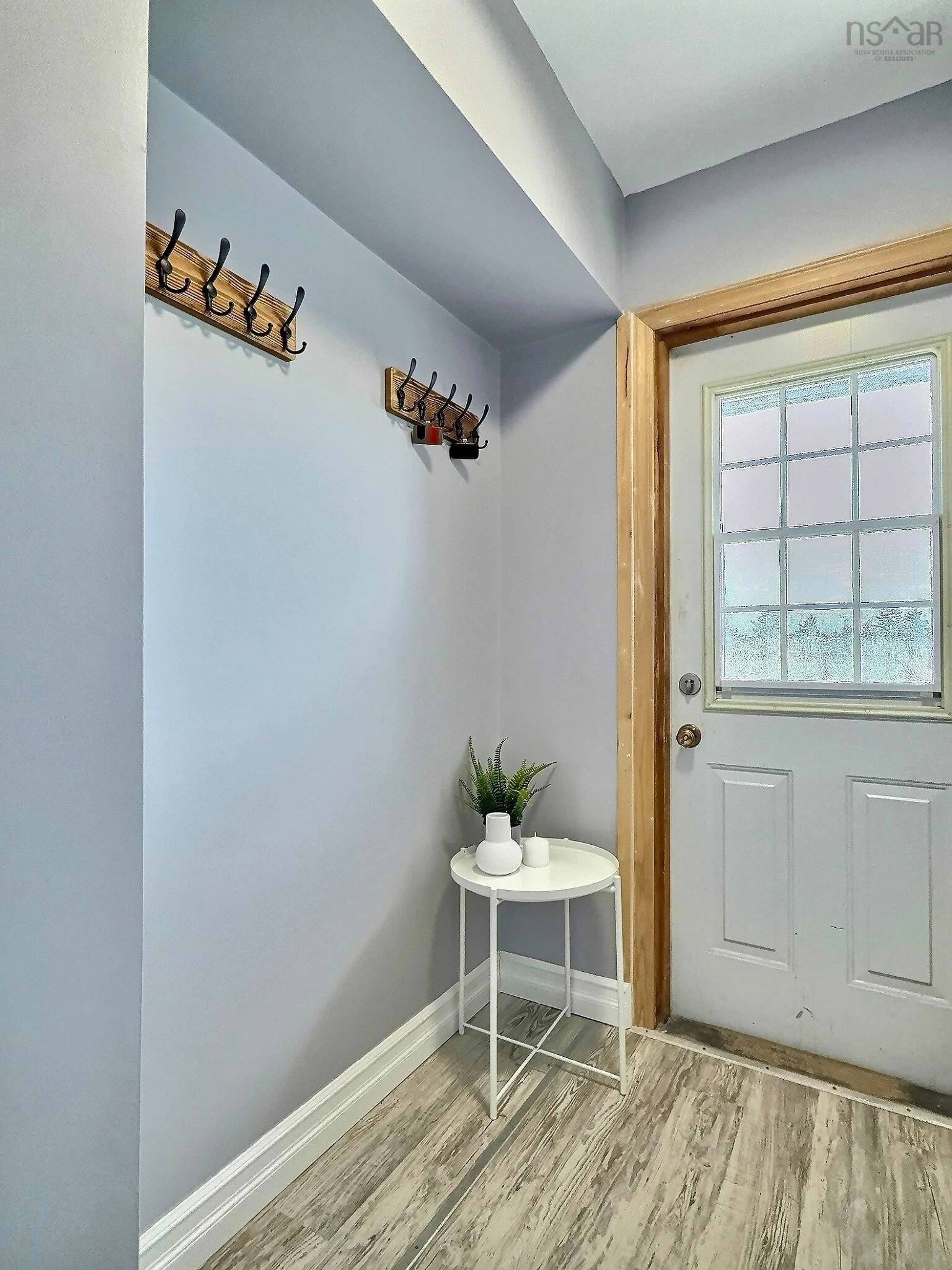 Indoor entryway for 5 Chemin Pembroke, Grand Étang Nova Scotia B0E 1L0