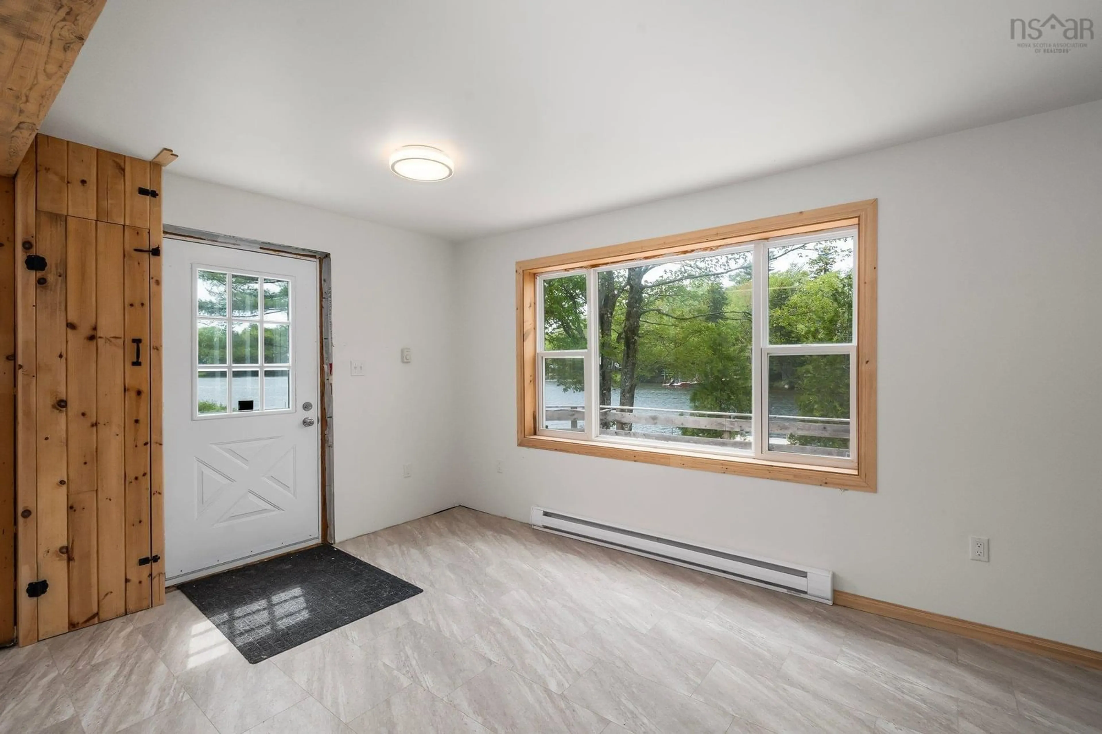 Indoor entryway for 19 Cove Road, Mount Uniacke Nova Scotia B0N 1Z0
