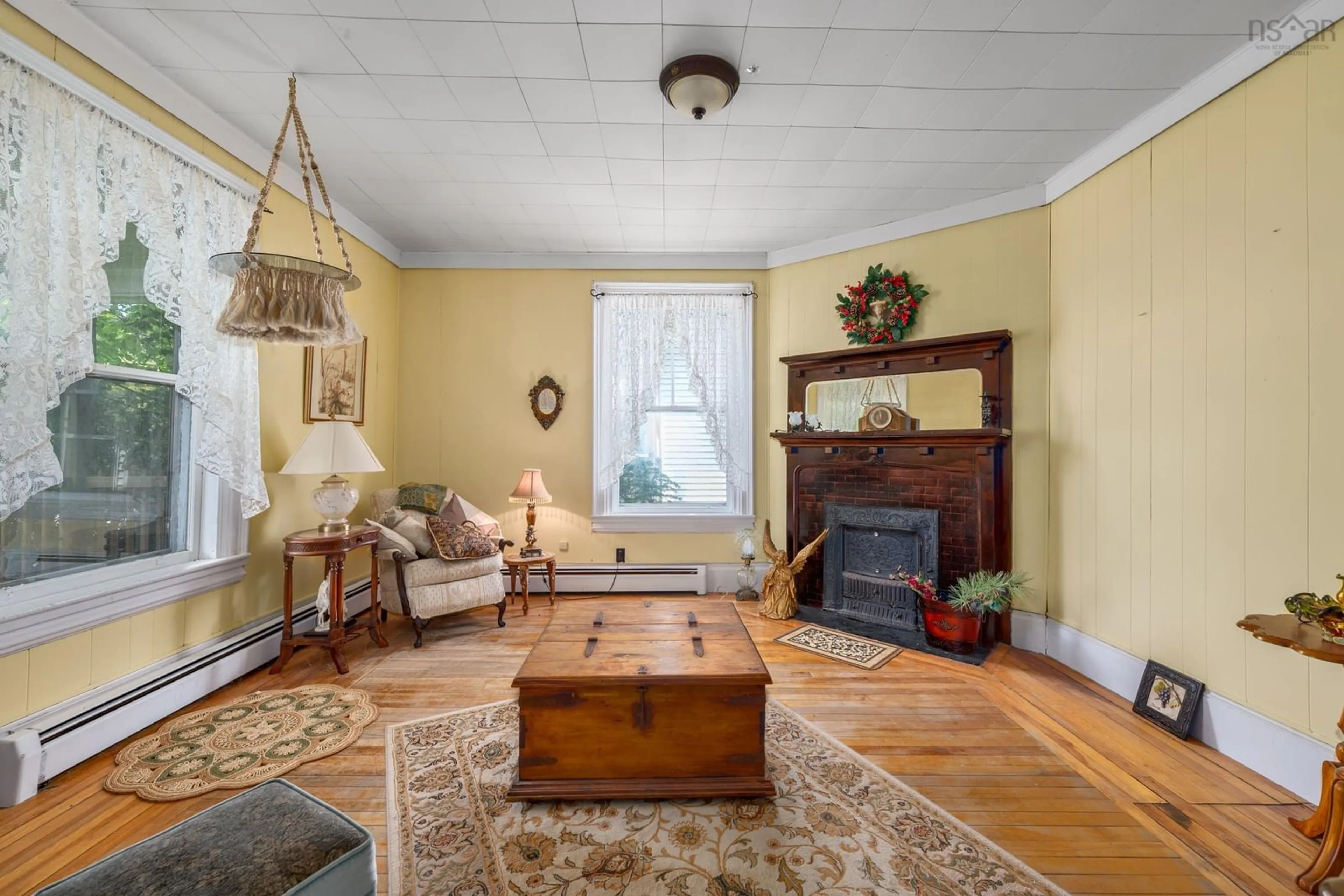 Living room with furniture, unknown for 182/184 Queen St, Digby Nova Scotia B0V 1A0