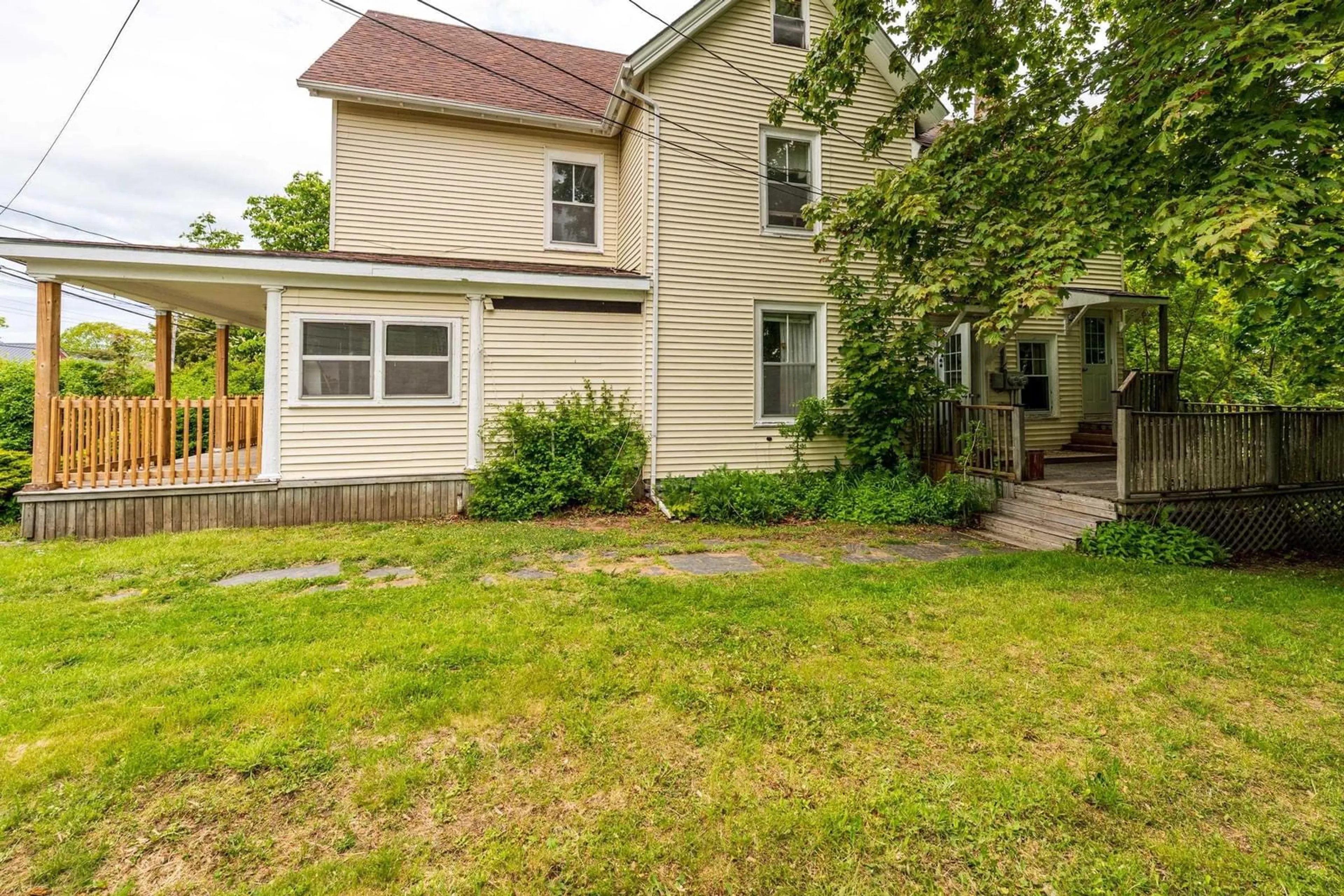 Unknown for 182/184 Queen St, Digby Nova Scotia B0V 1A0