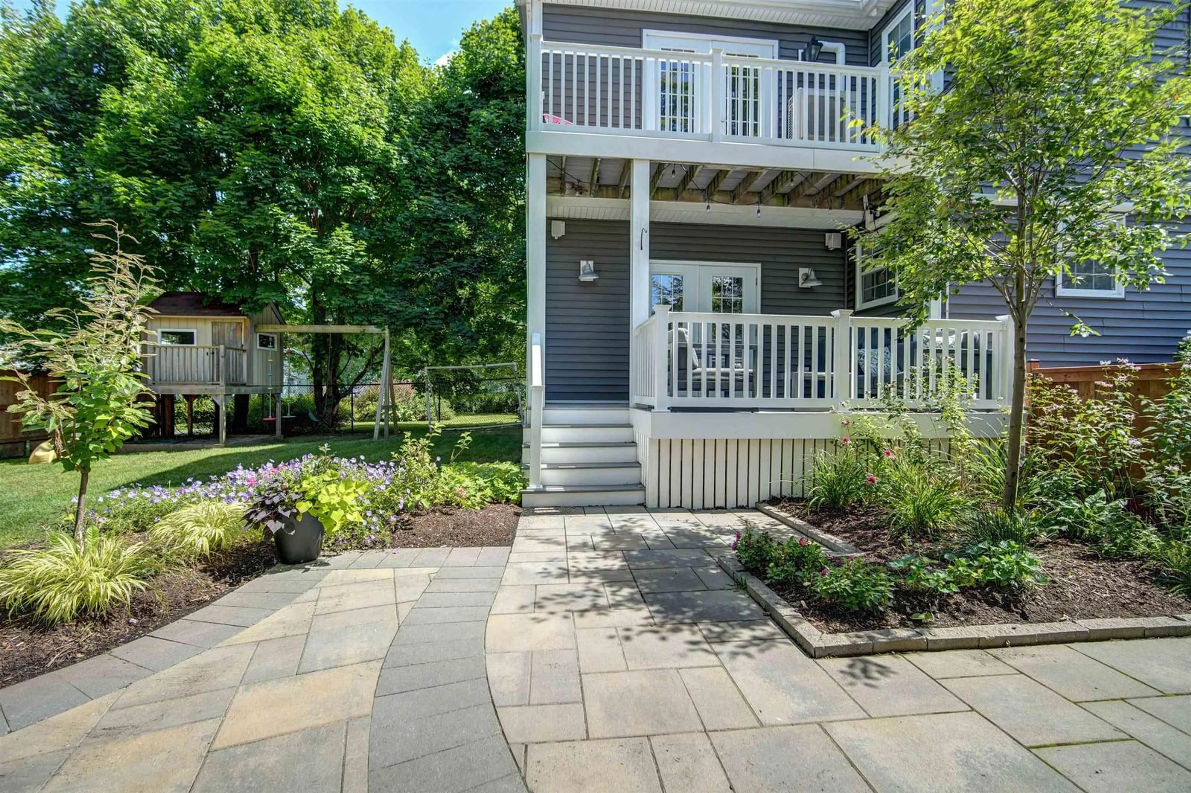 Patio, street for 2895 William Hunt, Halifax Nova Scotia B3L 3V2