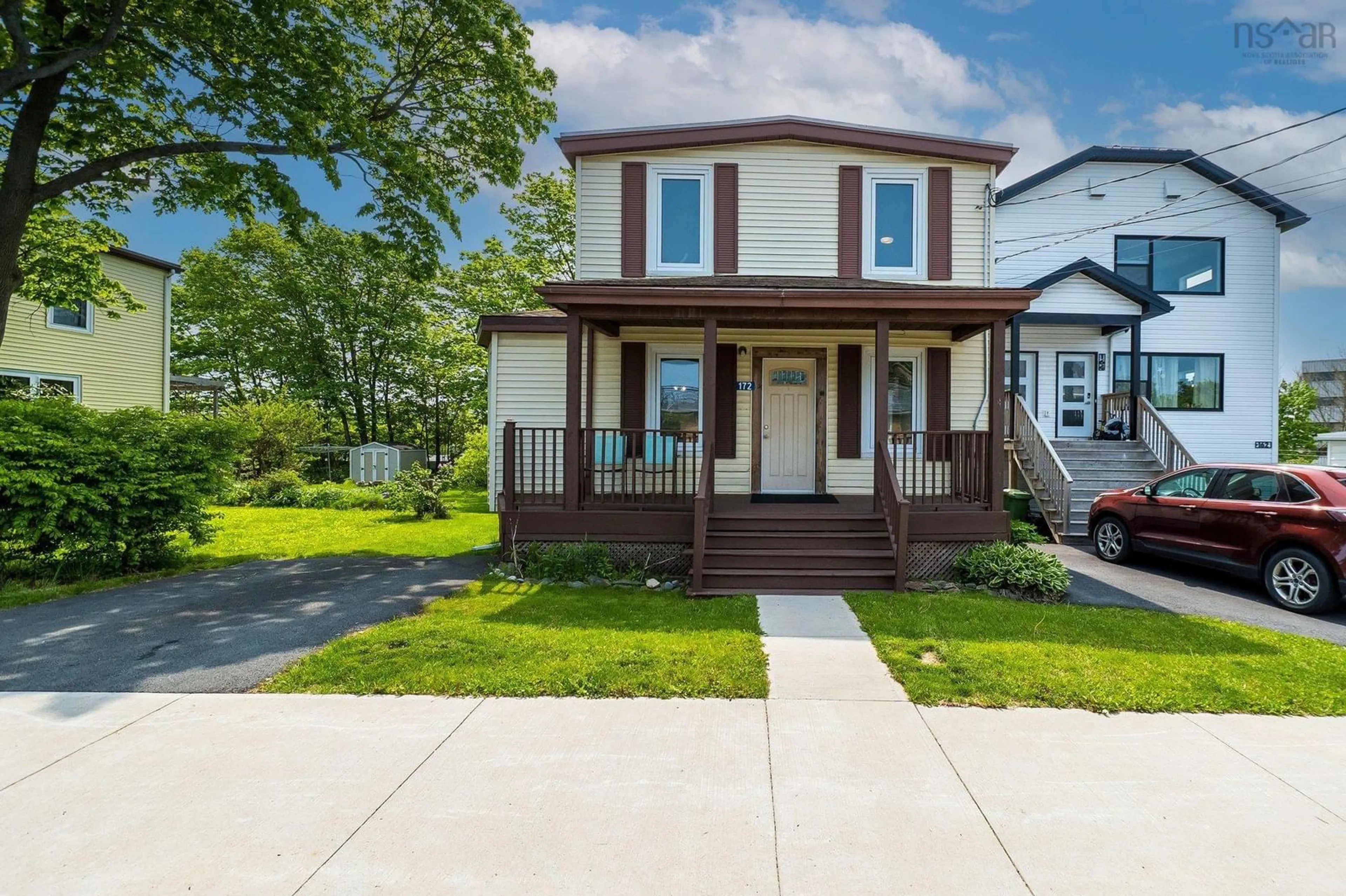 Home with vinyl exterior material, street for 172 Renfrew St, Dartmouth Nova Scotia B2Y 2M5