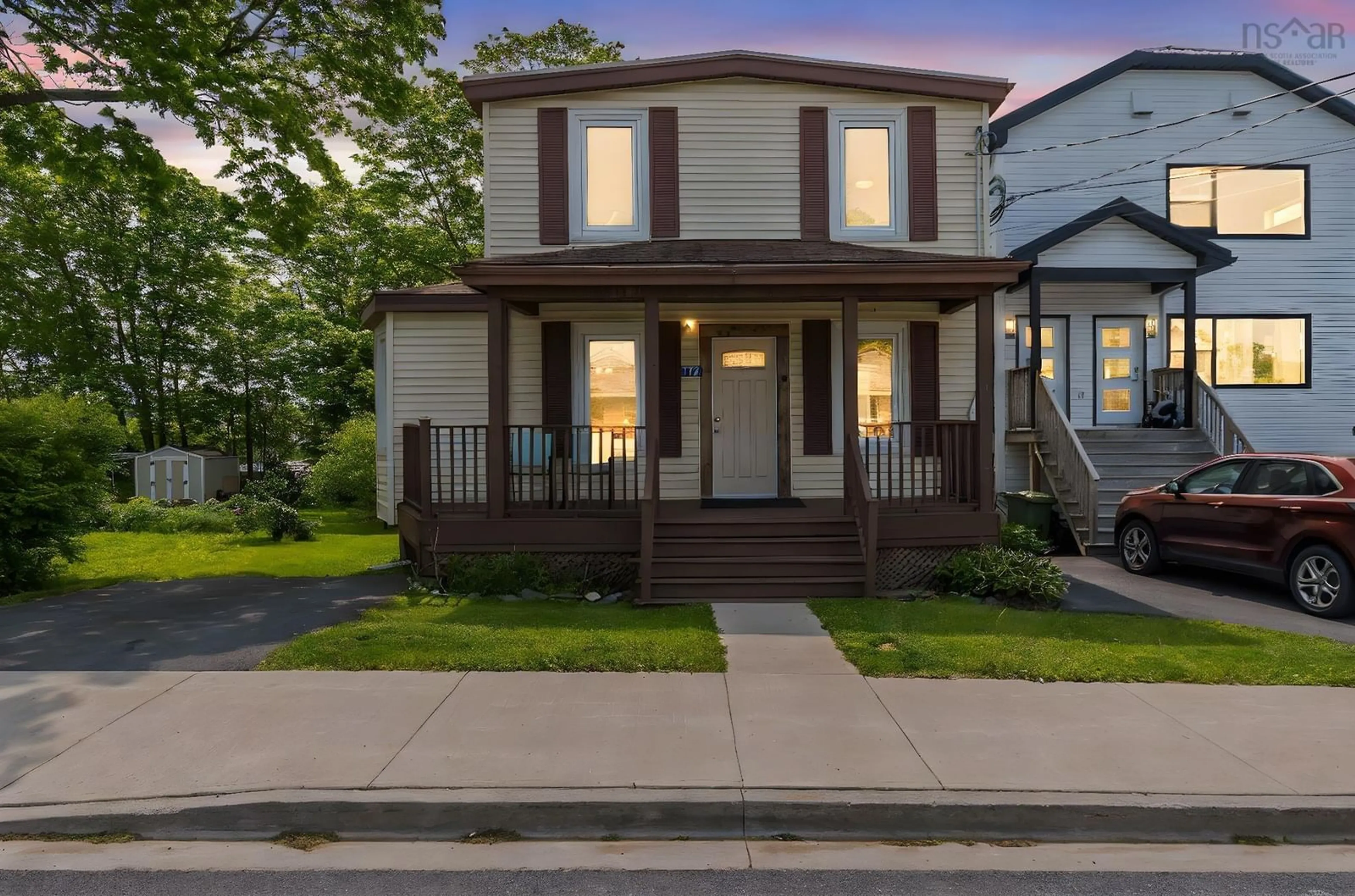 Home with vinyl exterior material, street for 172 Renfrew St, Dartmouth Nova Scotia B2Y 2M5