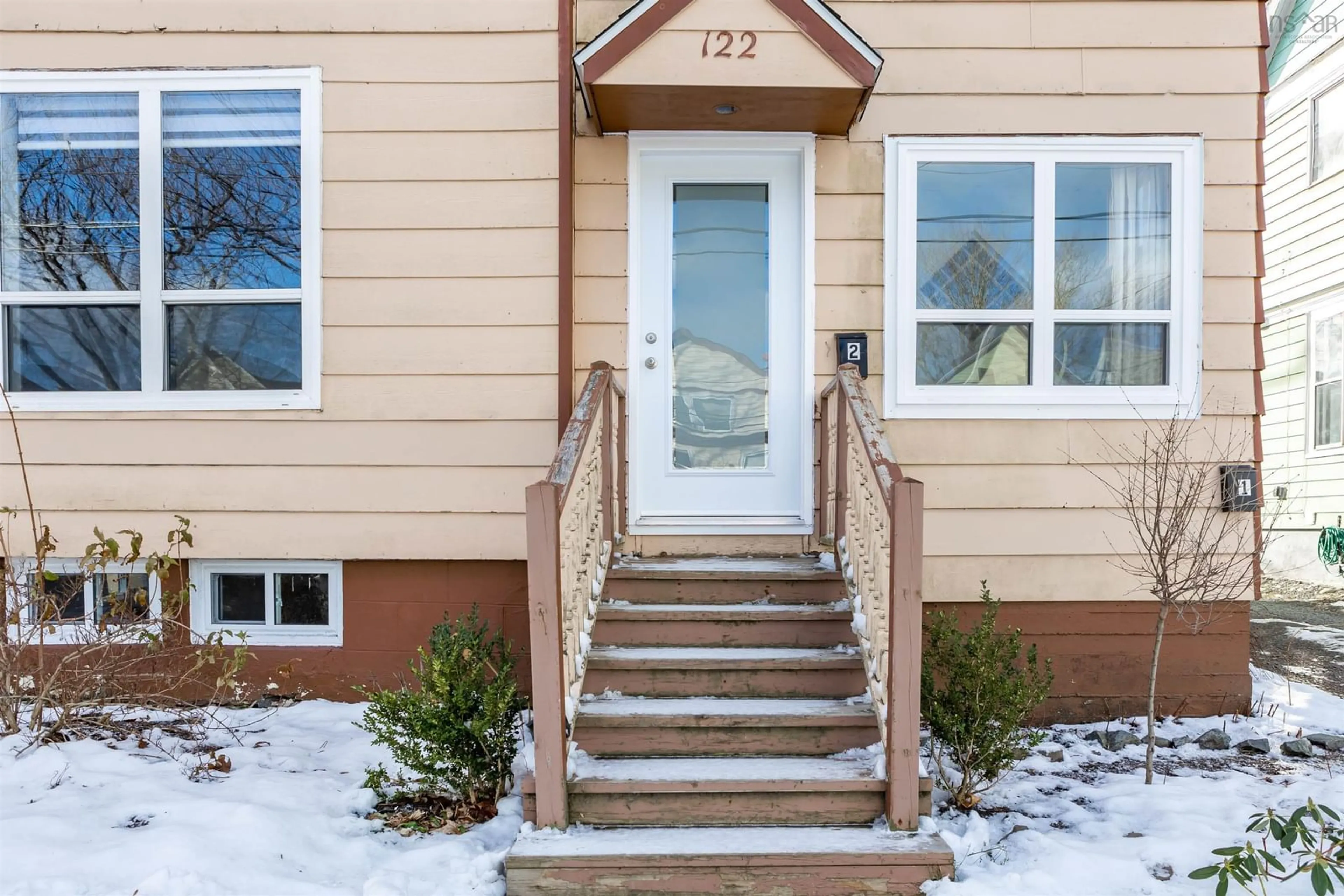 Indoor entryway for 122 George St, Sydney Nova Scotia B1P 1H8