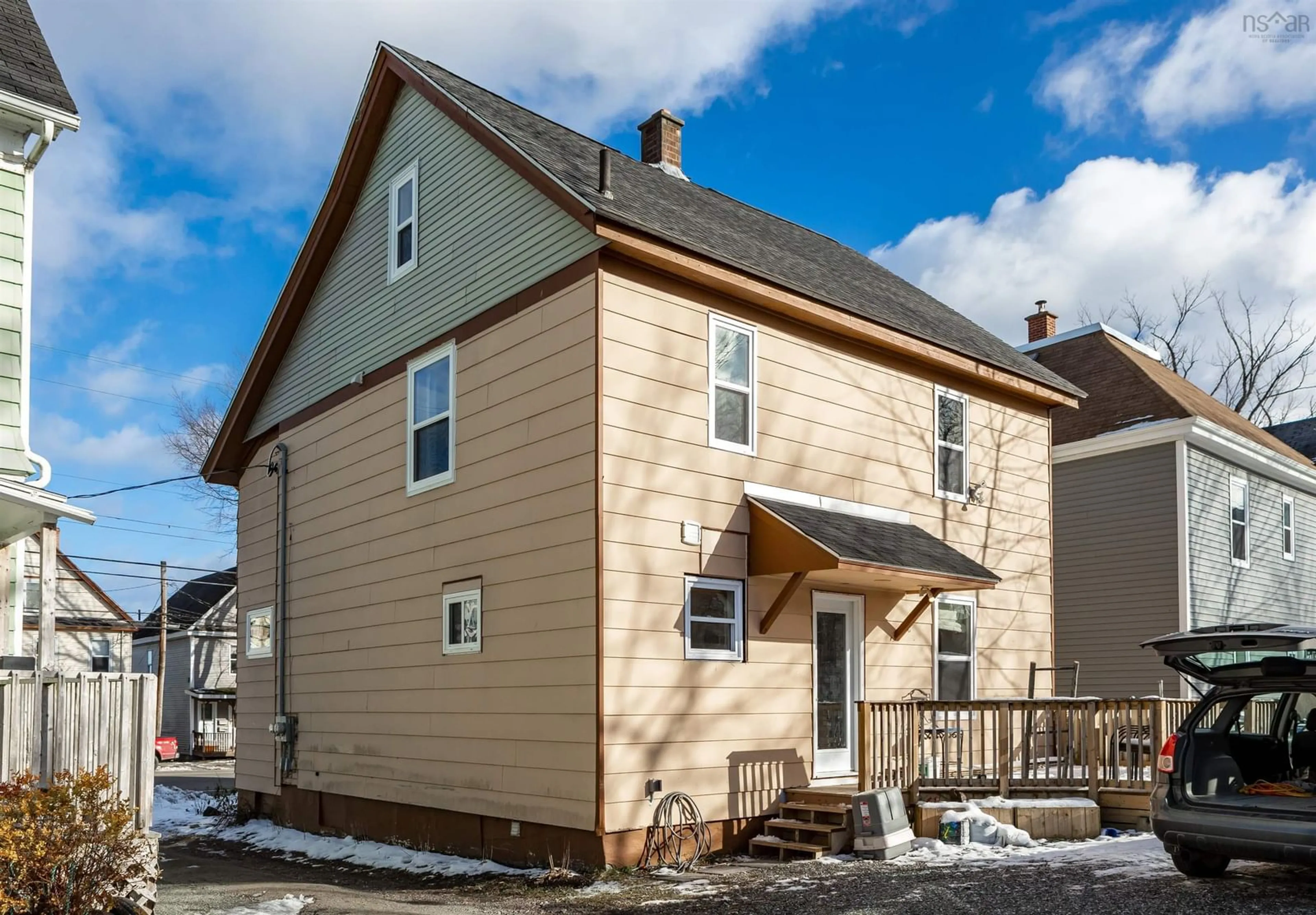 Home with vinyl exterior material, street for 122 George St, Sydney Nova Scotia B1P 1H8