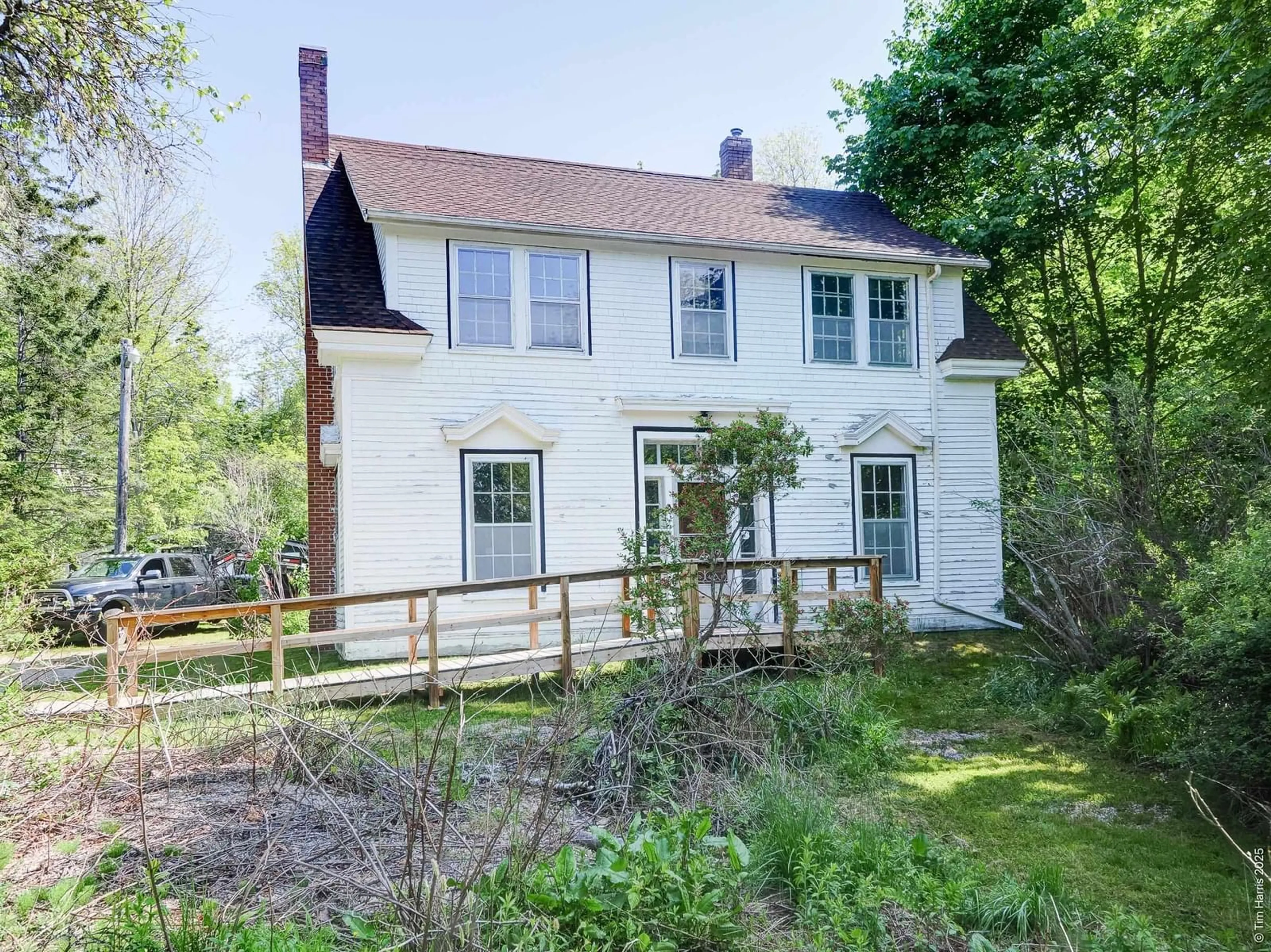 A pic from outside/outdoor area/front of a property/back of a property/a pic from drone, building for 3948 North St, Chester Nova Scotia B0J 1J0